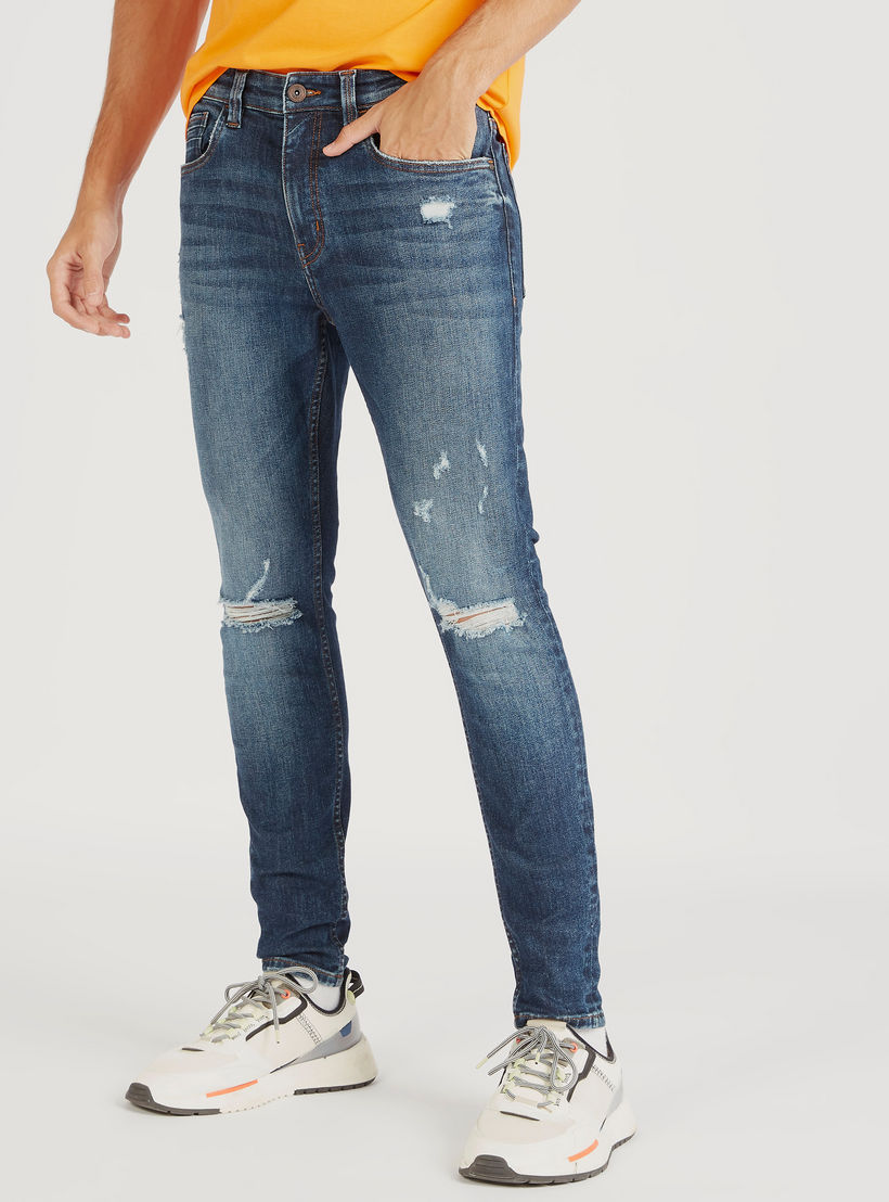 بنطلون جينز مضلّع بقصة سكيني وجيوب وخصر مرتفع-men-clothing-bottoms-jeans-image-1