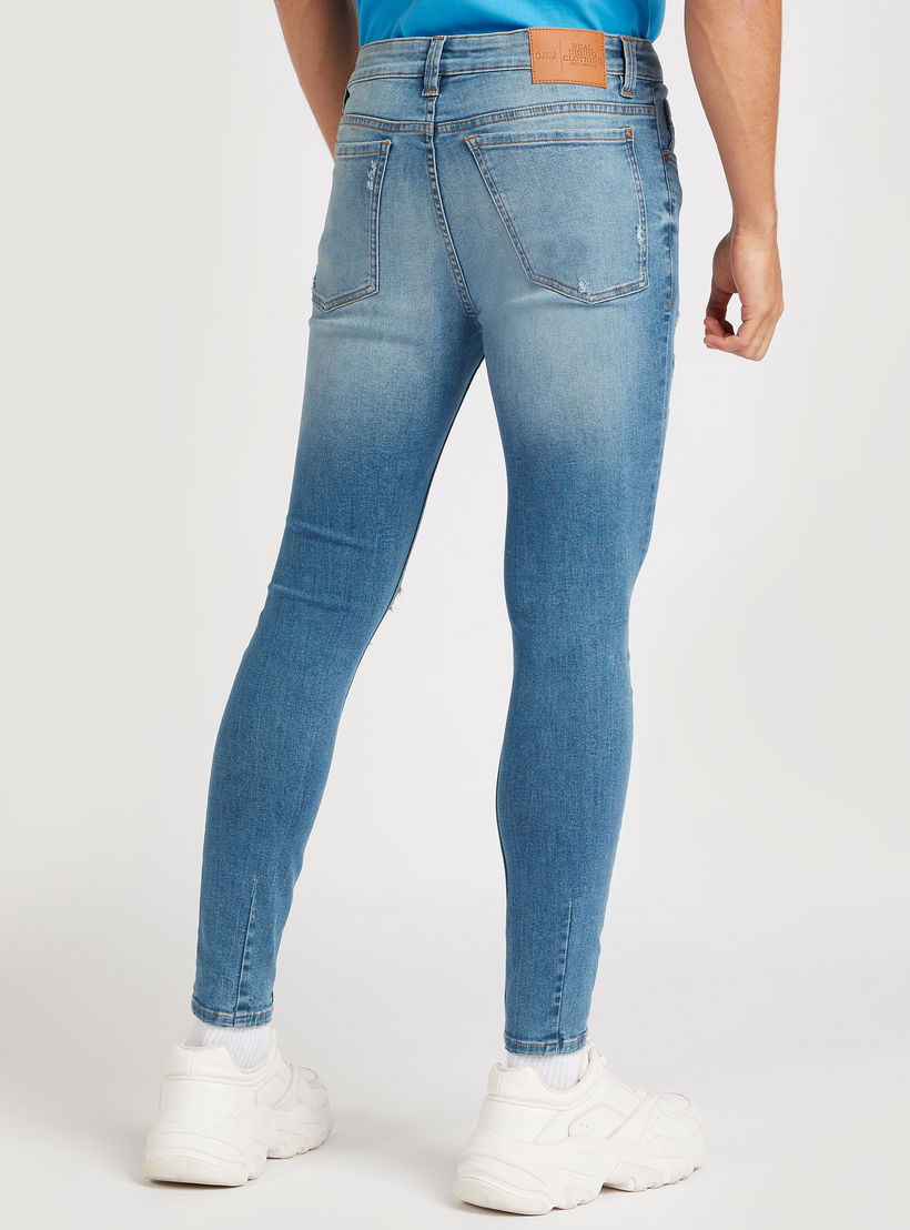 بنطلون جينز مضلّع بقصة سكيني وجيوب وخصر مرتفع-men-clothing-bottoms-jeans-image-4