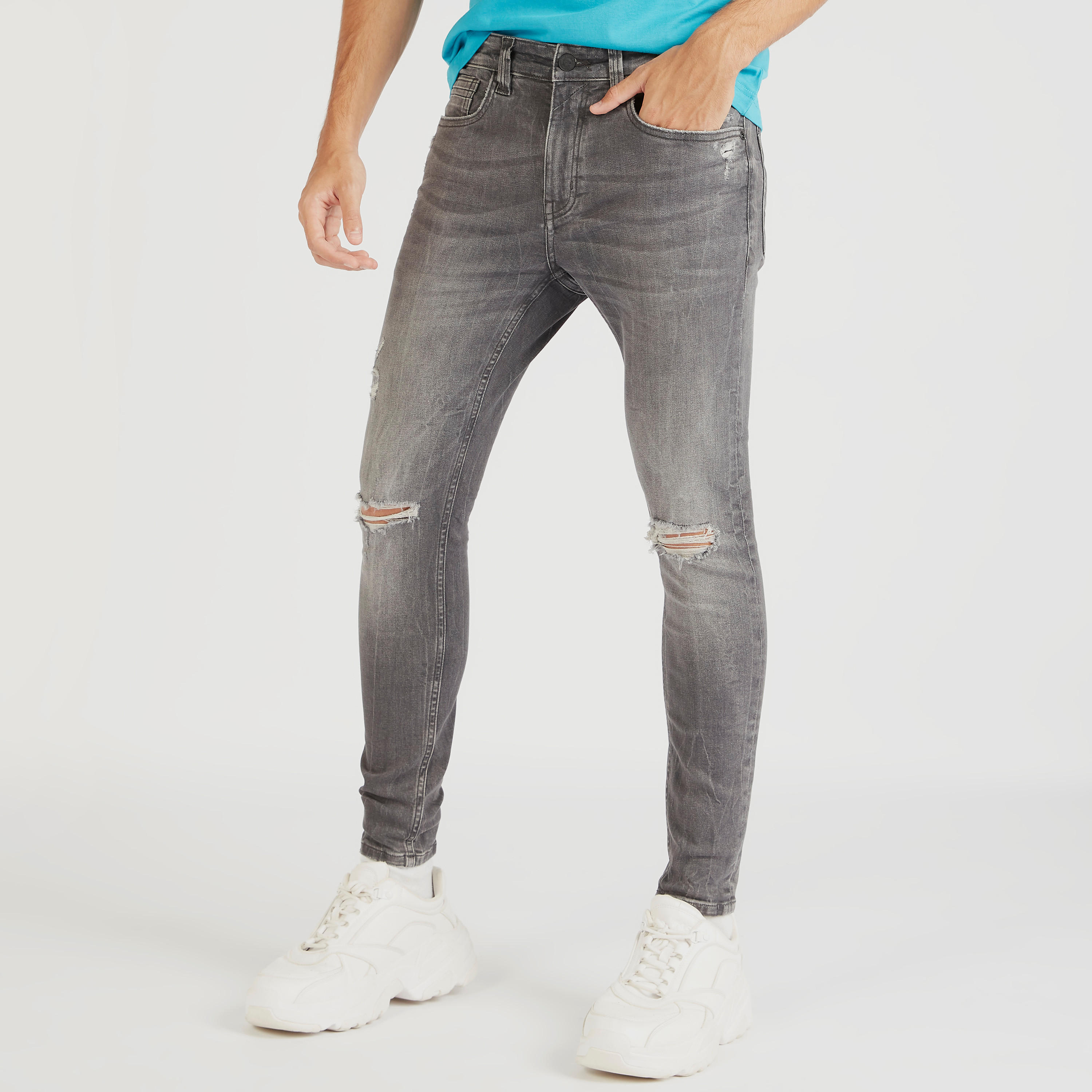 بنطلون جينز مضلّع بقصّة سكيني وجيوب وخصر مرتفع-men-clothing-bottoms-jeans-image-1