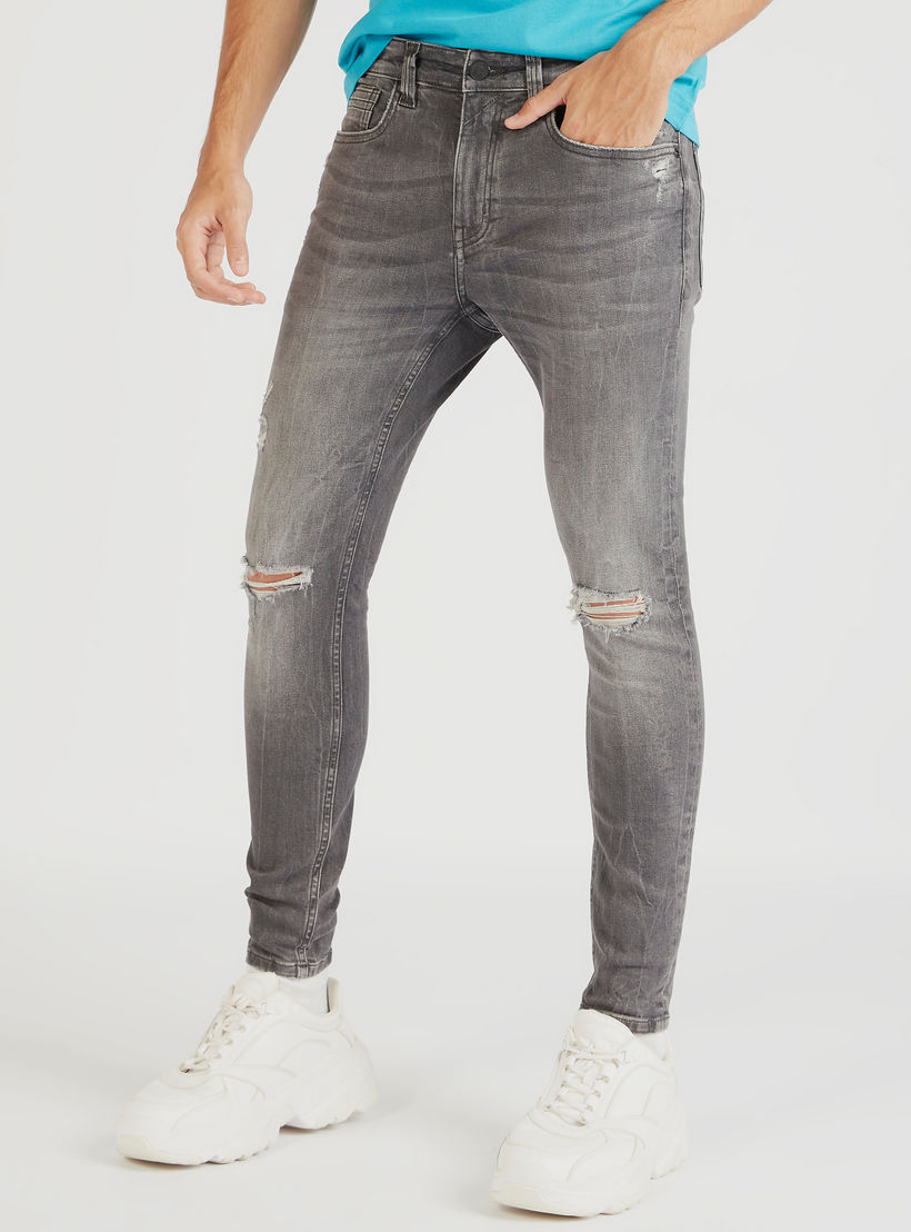 بنطلون جينز مضلّع بقصّة سكيني وجيوب وخصر مرتفع-men-clothing-bottoms-jeans-image-1