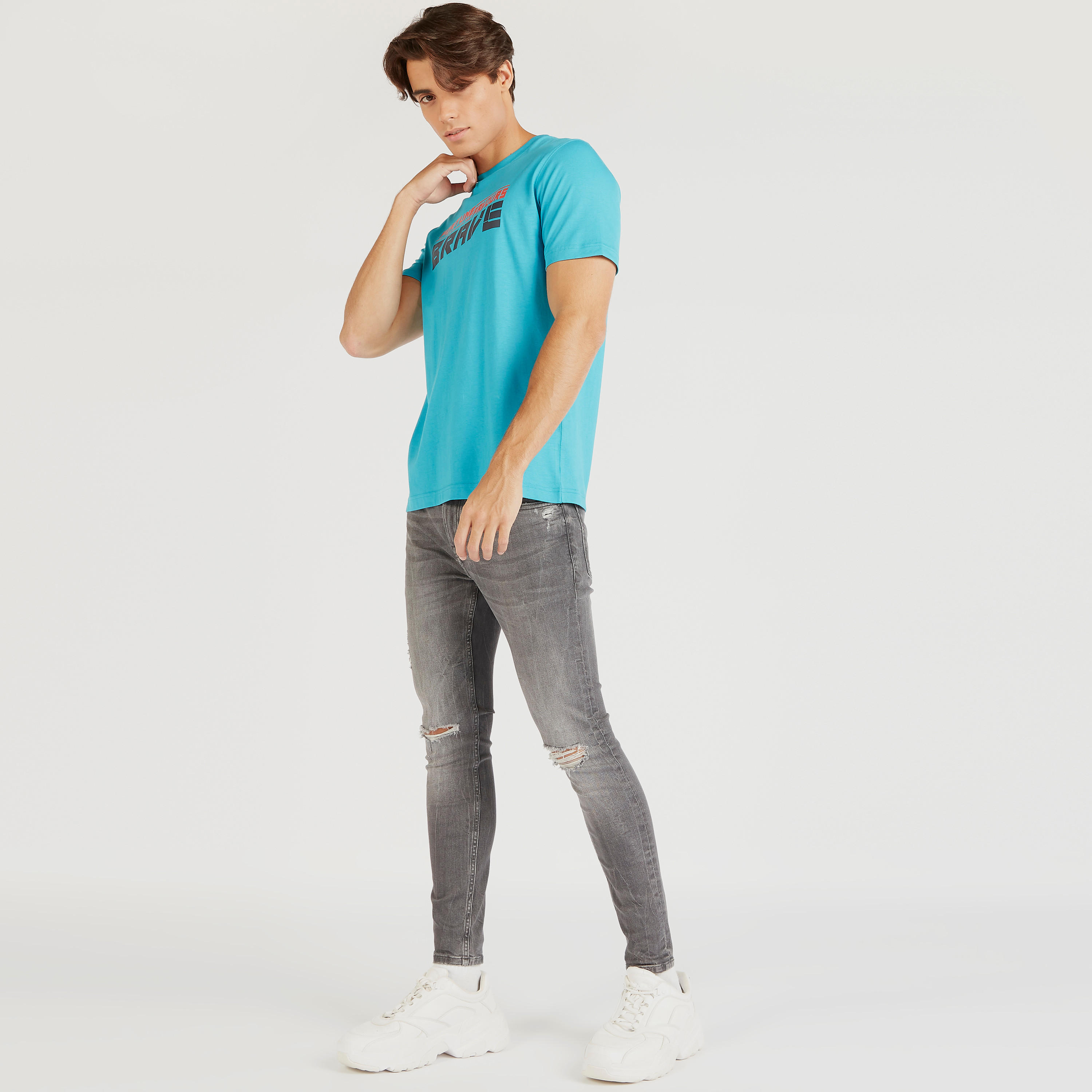بنطلون جينز مضلّع بقصّة سكيني وجيوب وخصر مرتفع-men-clothing-bottoms-jeans-image-2