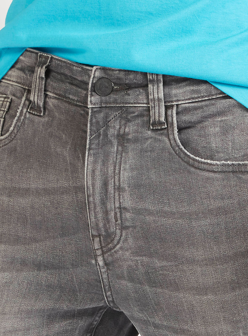 بنطلون جينز مضلّع بقصّة سكيني وجيوب وخصر مرتفع-men-clothing-bottoms-jeans-image-3