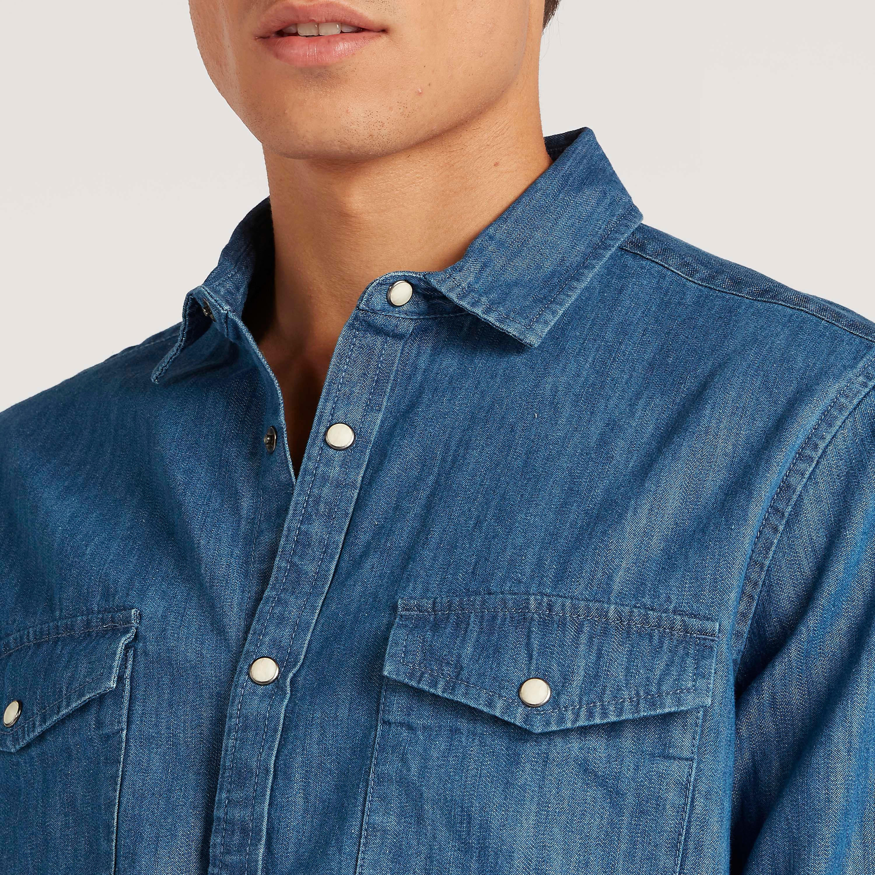 قميص دنيم سادة بأكمام طويلة وجيوب بطيّة-men-clothing-shirts-image-5