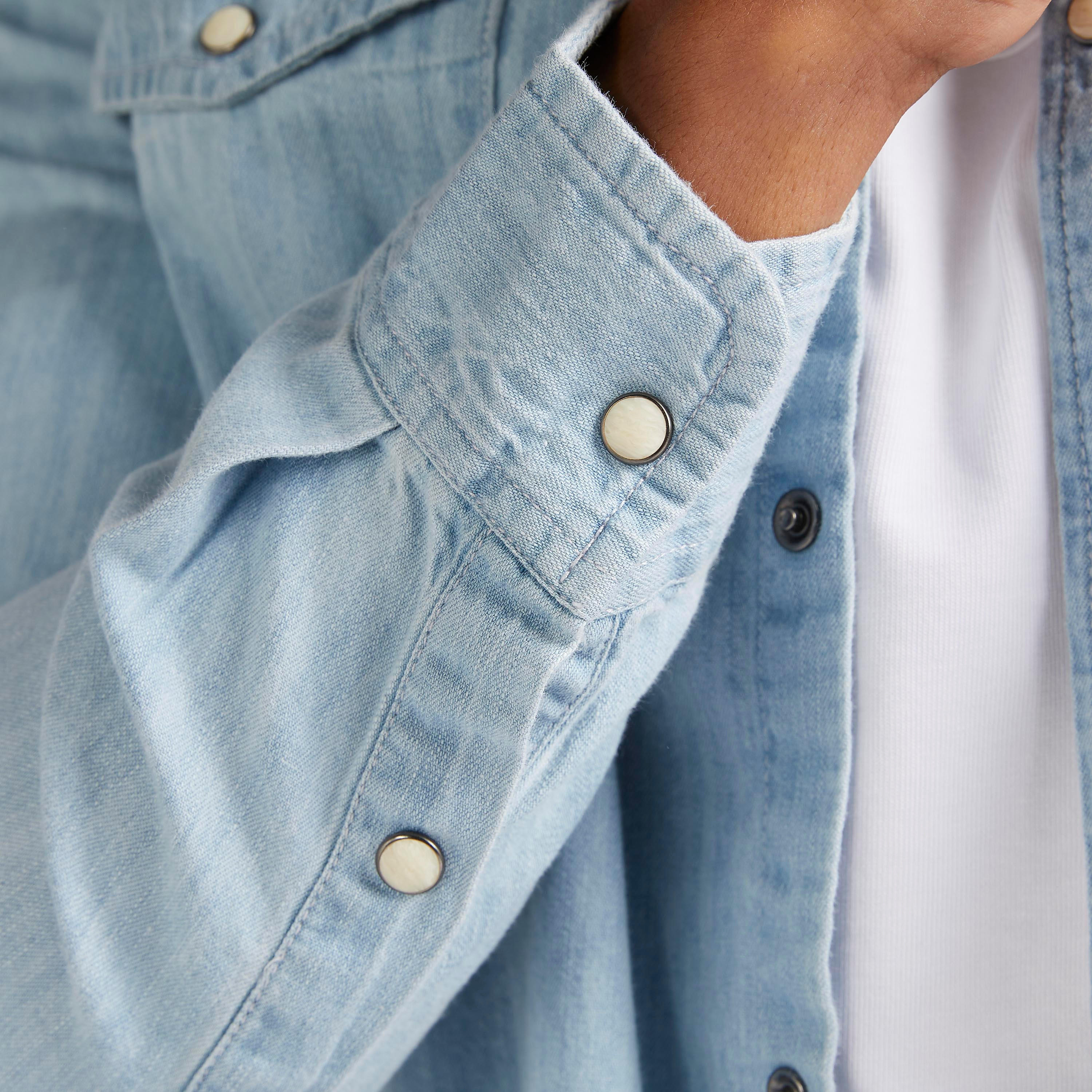 قميص دنيم سادة بأكمام طويلة وجيوب-men-clothing-shirts-image-3