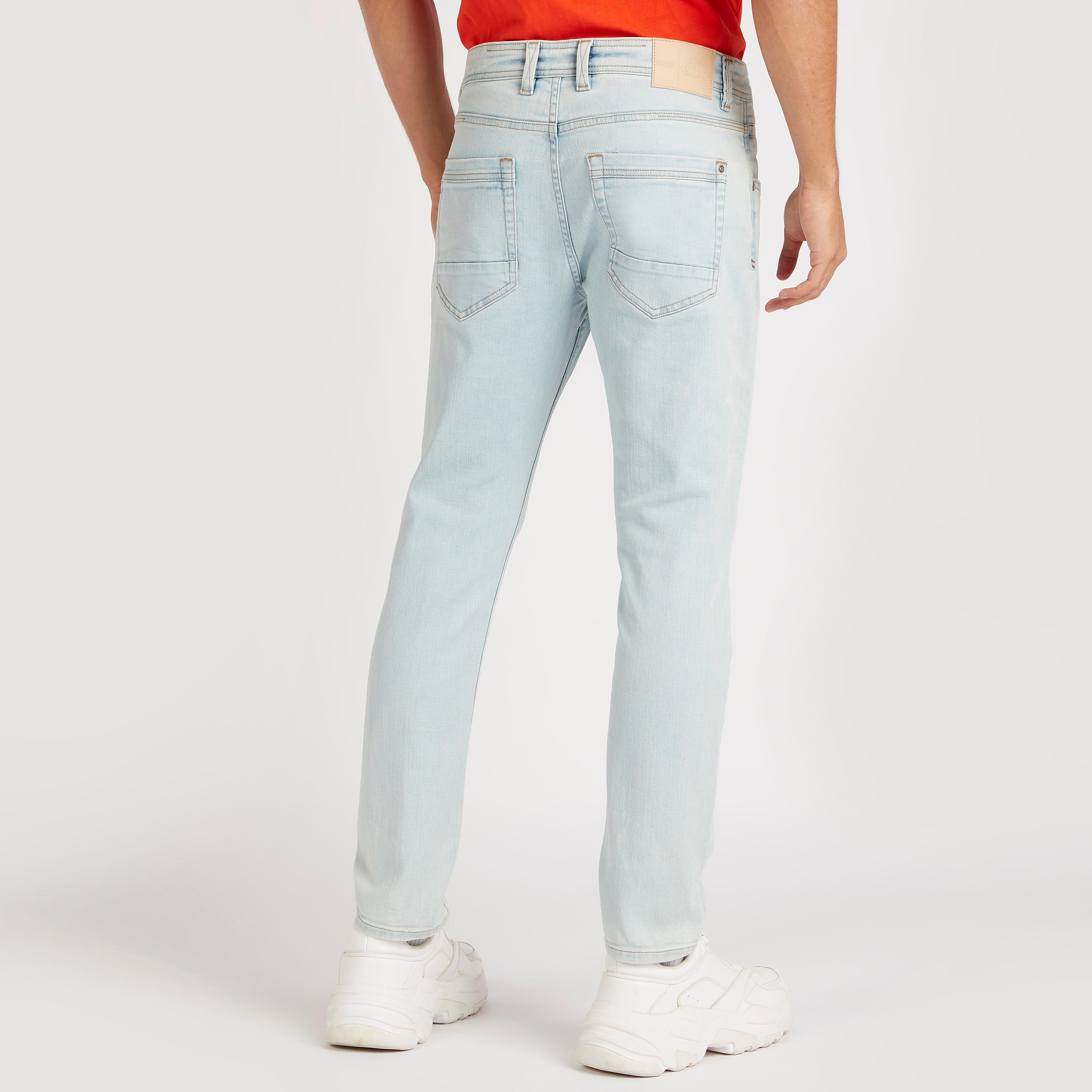 بنطلون جينز سادة بخصر مرتفع وجيوب-men-clothing-bottoms-jeans-image-2