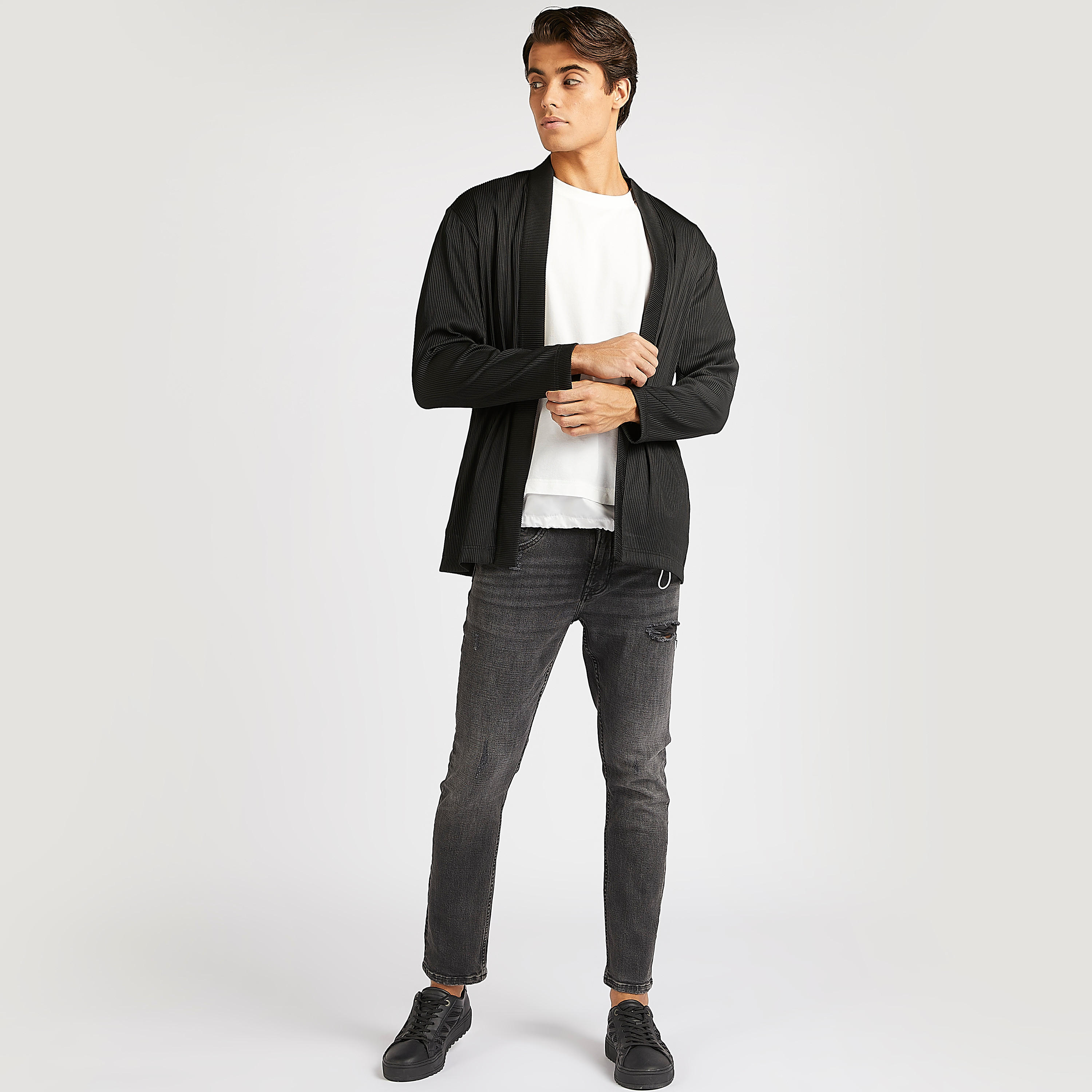 بنطلون جينز مضلّع بخصر مرتفع وجيوب-men-clothing-bottoms-jeans-image-3