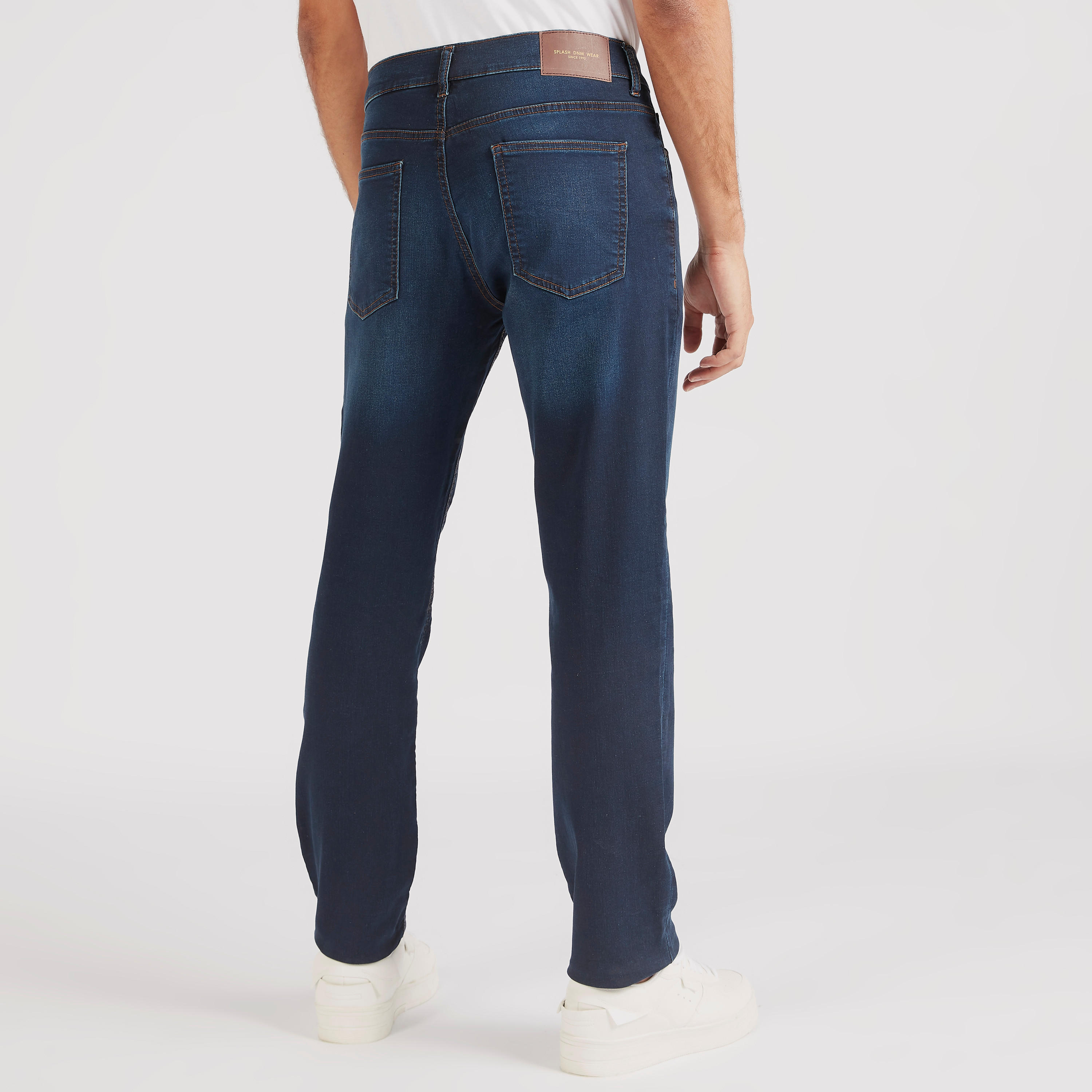 بنطلون جينز بقصّة سليم وخصر متوسط الارتفاع وجيوب-men-clothing-bottoms-jeans-image-2