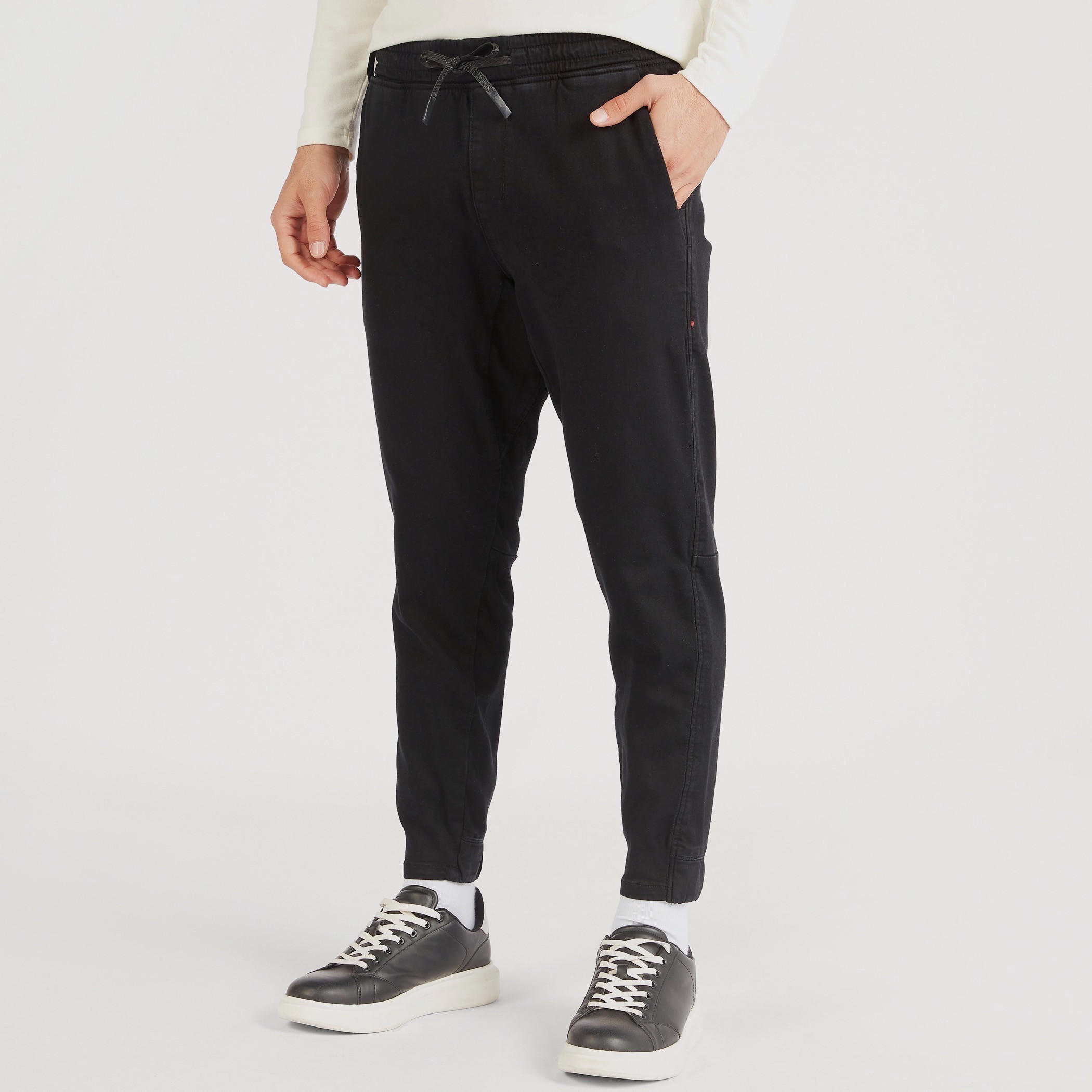 بنطلون رياضي دنيم سادة برباط إغلاق وجيوب-men-clothing-bottoms-jeans-image-4