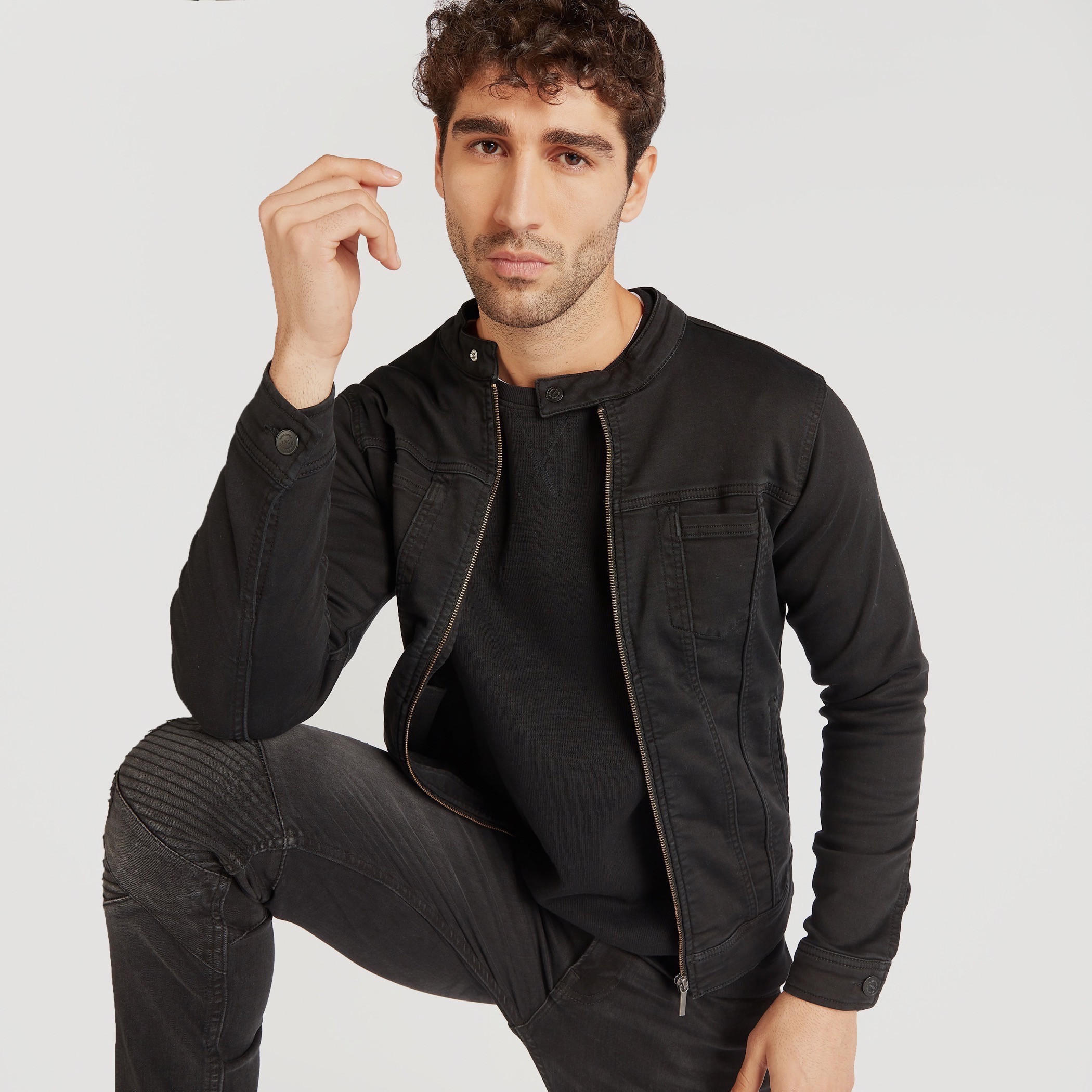 جاكيت بايكر دينم سادة بسحّاب وأكمام طويلة-men-clothing-jacketsandblazers-jackets-image-7
