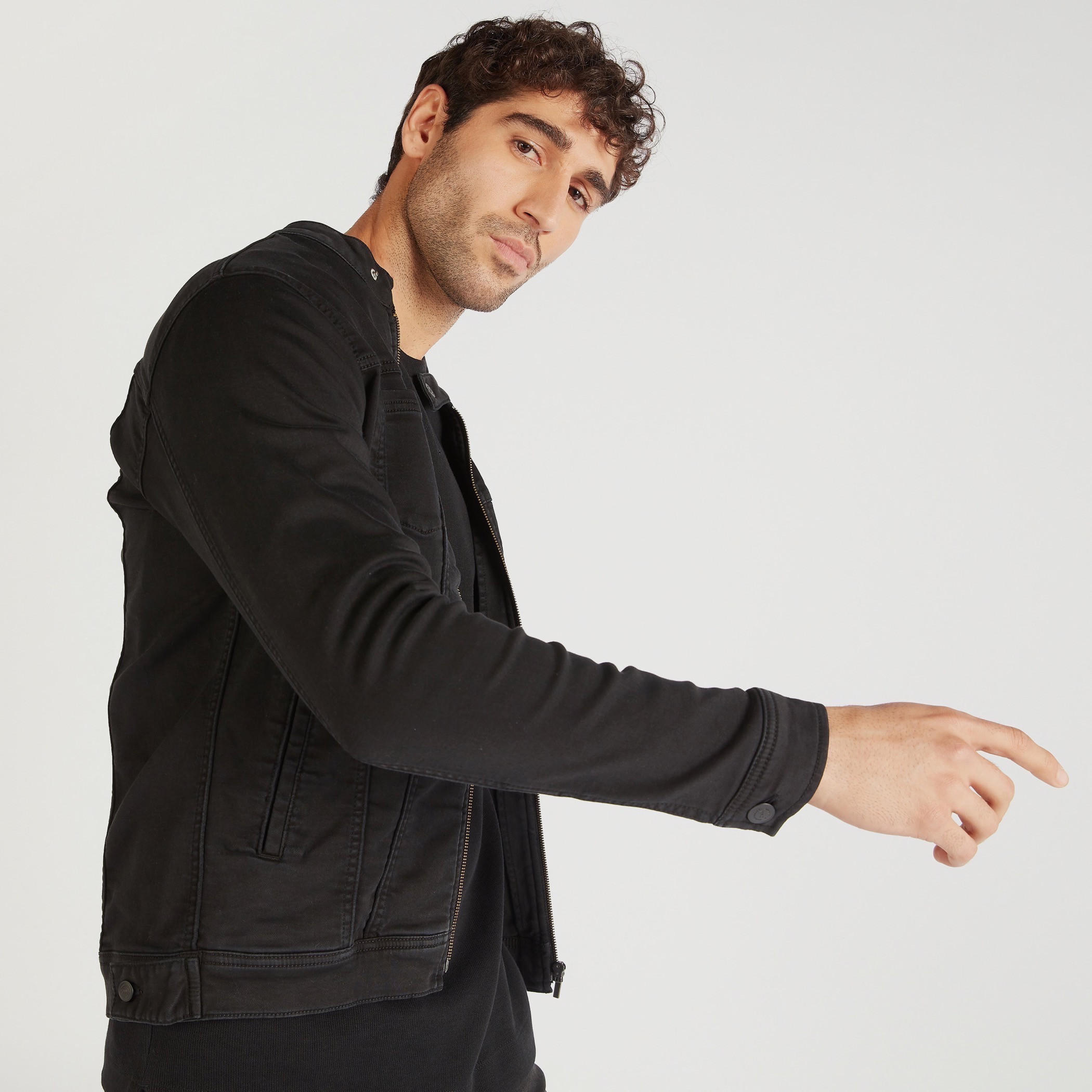جاكيت بايكر دينم سادة بسحّاب وأكمام طويلة-men-clothing-jacketsandblazers-jackets-image-3