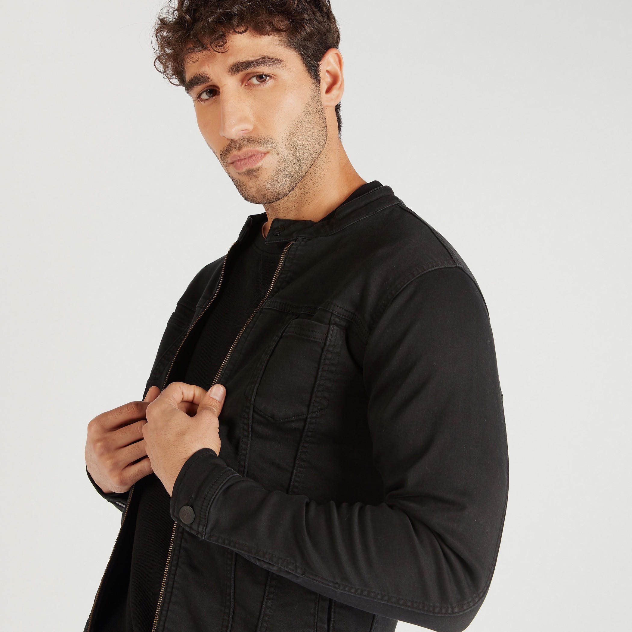جاكيت بايكر دينم سادة بسحّاب وأكمام طويلة-men-clothing-jacketsandblazers-jackets-image-2