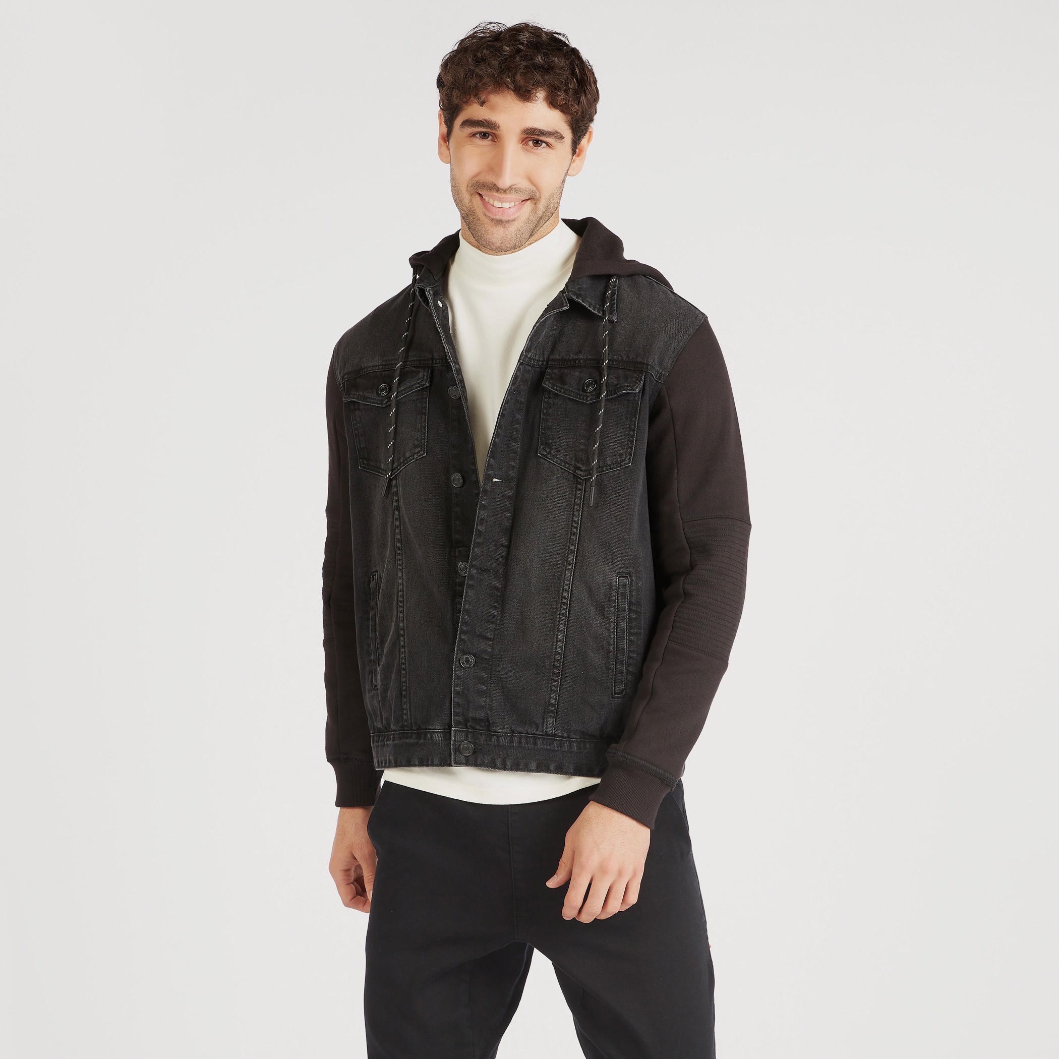 جاكيت دنيم سادة بقبعة وجيوب-men-clothing-jacketsandblazers-jackets-image-4