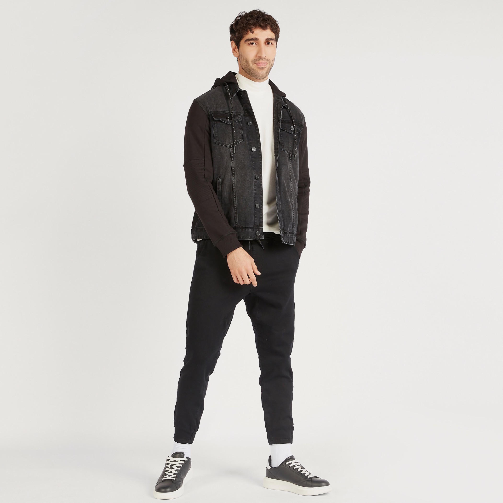 جاكيت دنيم سادة بقبعة وجيوب-men-clothing-jacketsandblazers-jackets-image-3