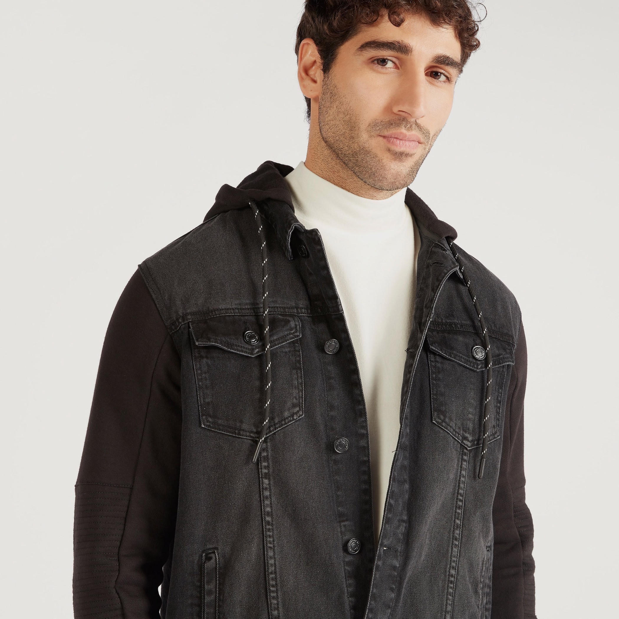 جاكيت دنيم سادة بقبعة وجيوب-men-clothing-jacketsandblazers-jackets-image-2