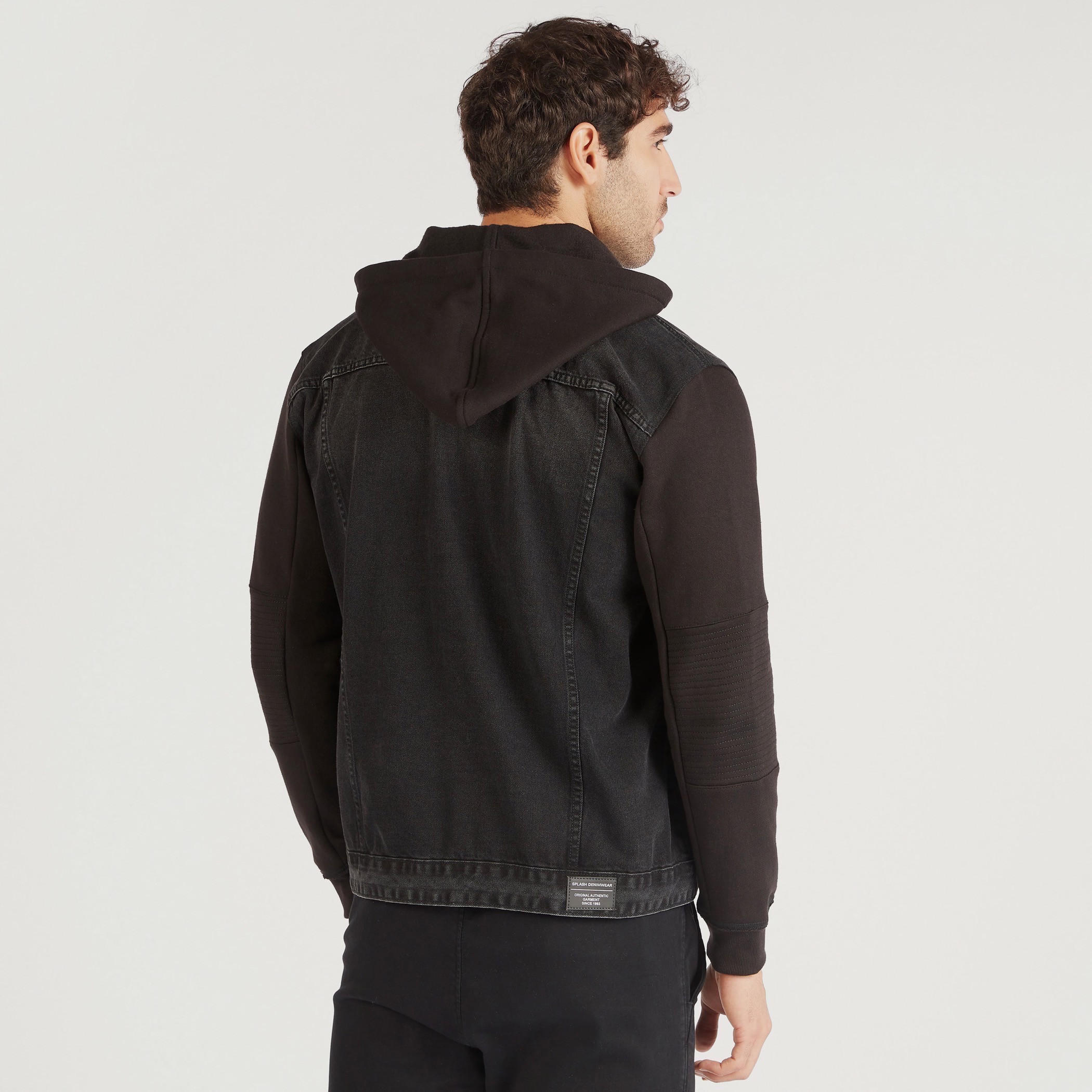 جاكيت دنيم سادة بقبعة وجيوب-men-clothing-jacketsandblazers-jackets-image-1