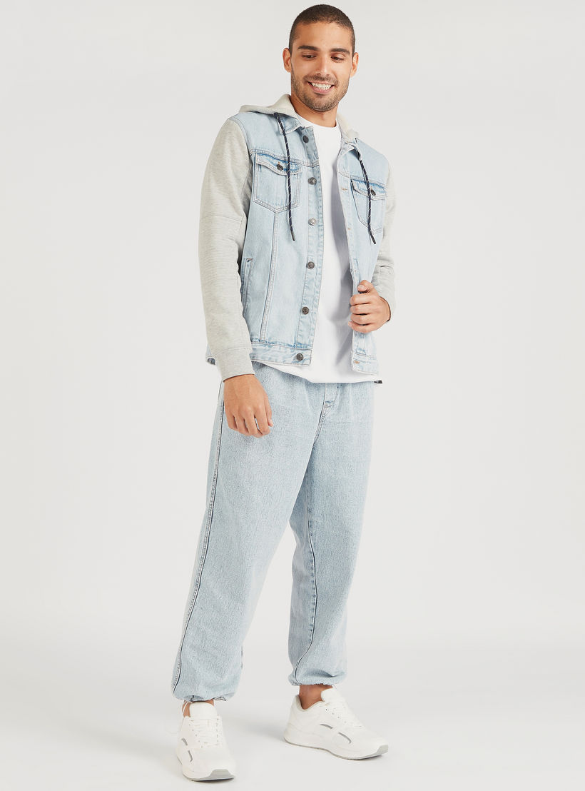 جاكيت دنيم سادة بقبعة وجيوب-men-clothing-jacketsandblazers-jackets-image-2