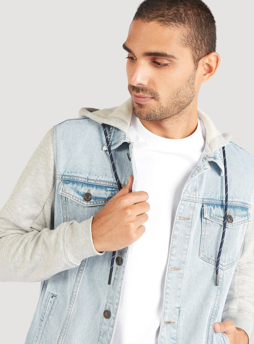 جاكيت دنيم سادة بقبعة وجيوب-men-clothing-jacketsandblazers-jackets-image-4