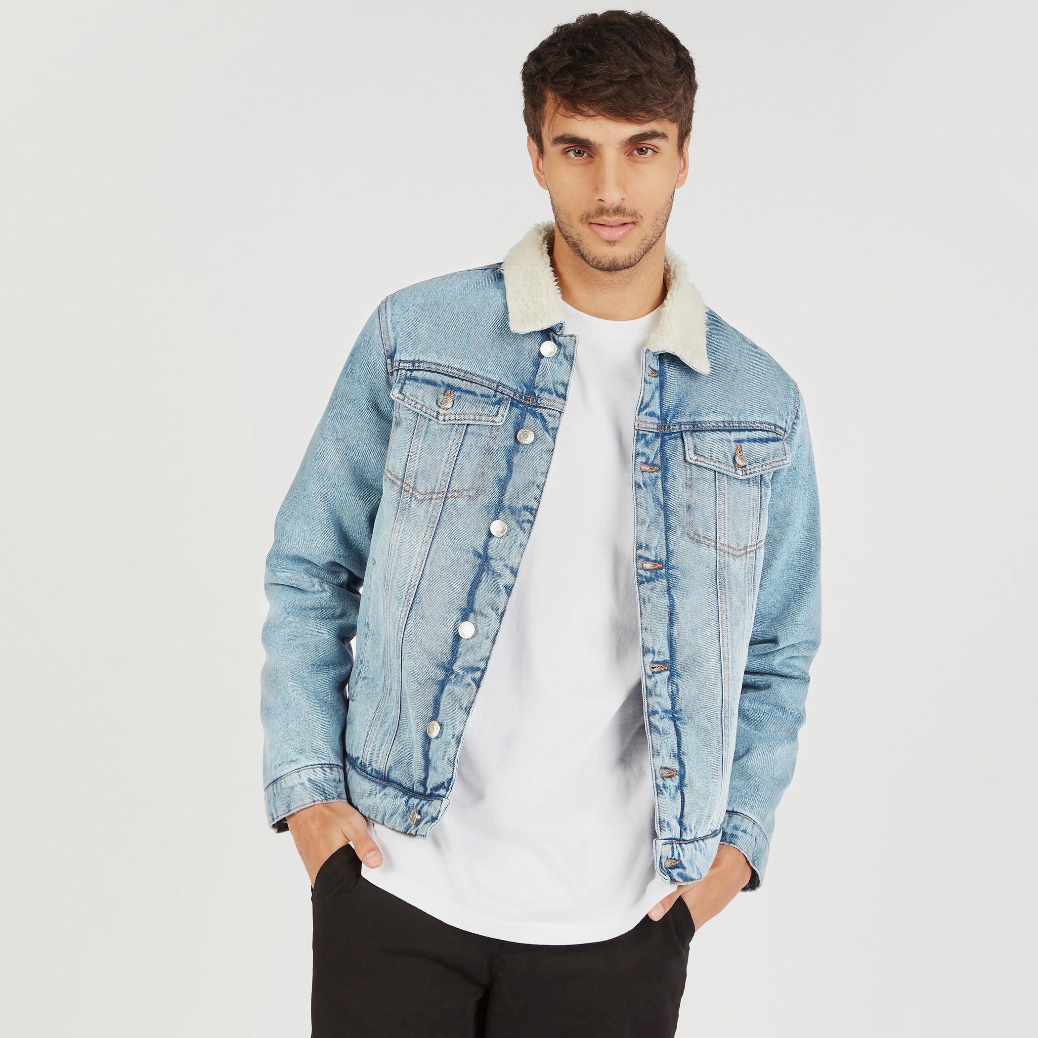 جاكيت دنيم بزر علوي وياقة شيربا مبطنة من لي كوبر-men-clothing-jacketsandblazers-jackets-image-6