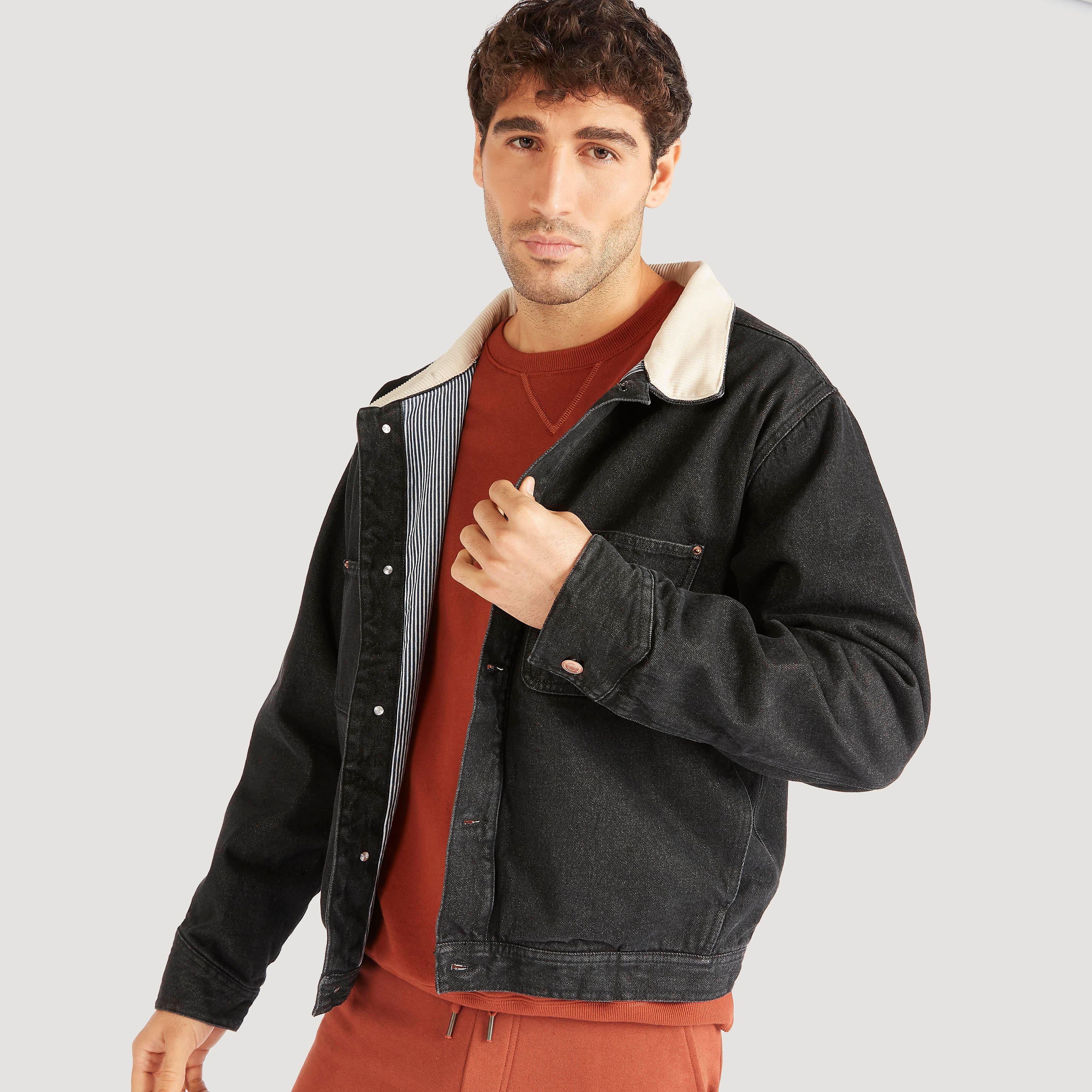 جاكيت دنيم سادة بزر إغلاق وجيوب-men-clothing-jacketsandblazers-jackets-image-7