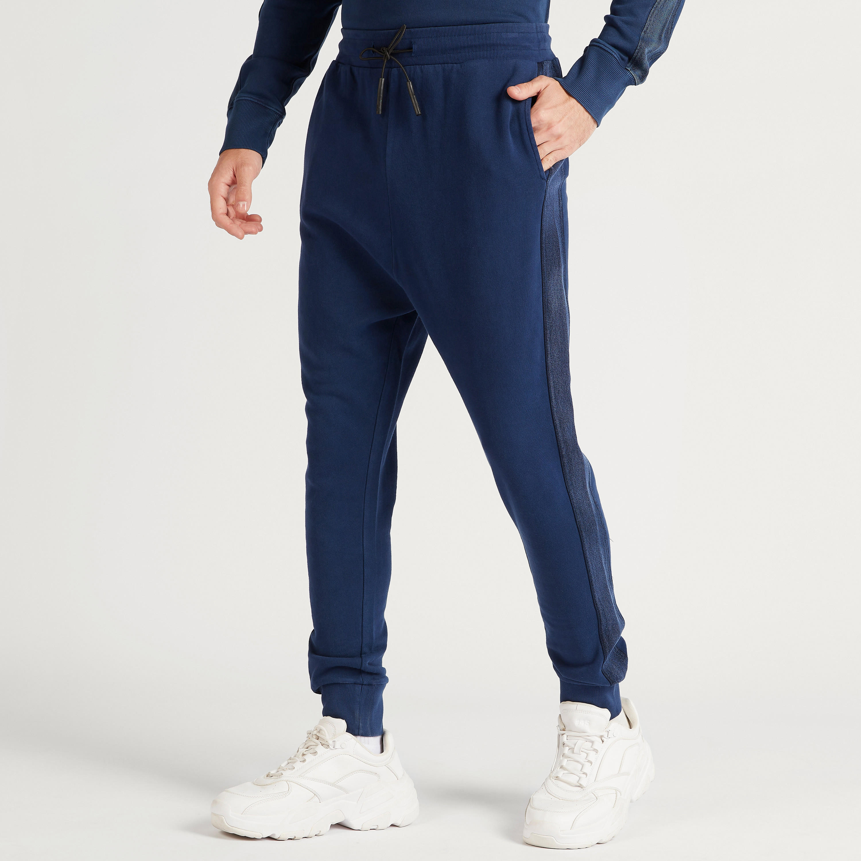 بنطلون رياضي دنيم سادة برباط إغلاق وجيوب-men-clothing-bottoms-joggers-image-4