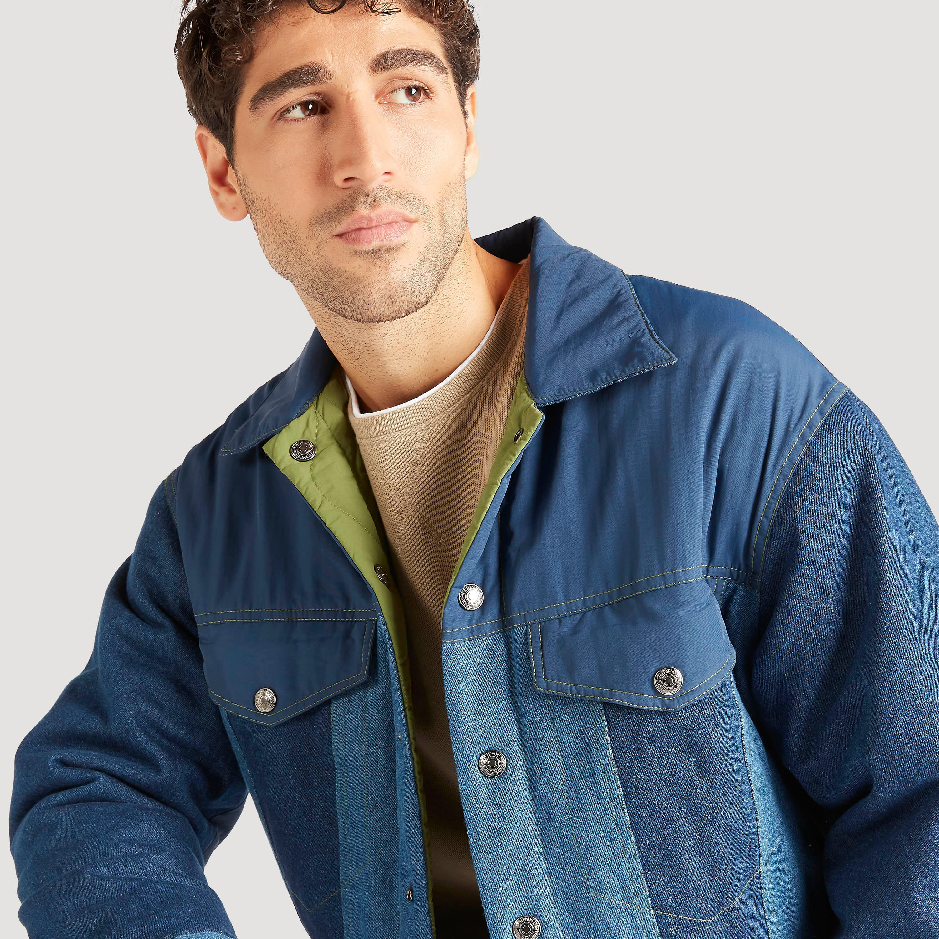 جاكيت خفيف سادة يستخدم على الوجهين بزر إغلاق وجيوب-men-clothing-jacketsandblazers-jackets-image-6