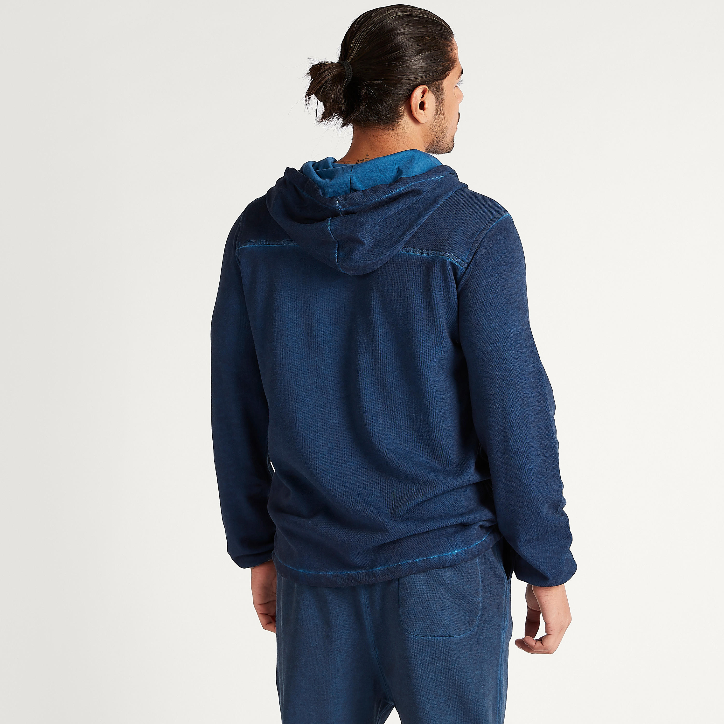 هودي  سادة بقبعّة وأكمام طويلة وجيوب كنغر-men-winterwear-hoodiesandsweatshirts-image-4