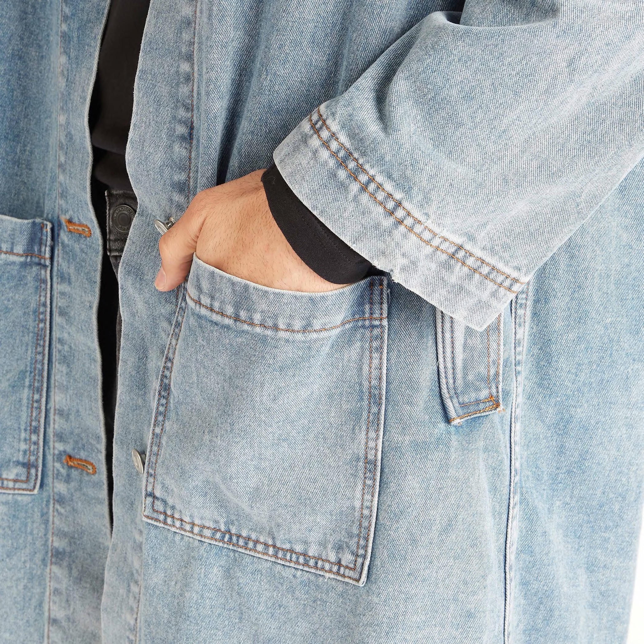 جاكيت دنيم سادة طويل بزر إغلاق وجيوب-men-clothing-jacketsandblazers-jackets-image-7