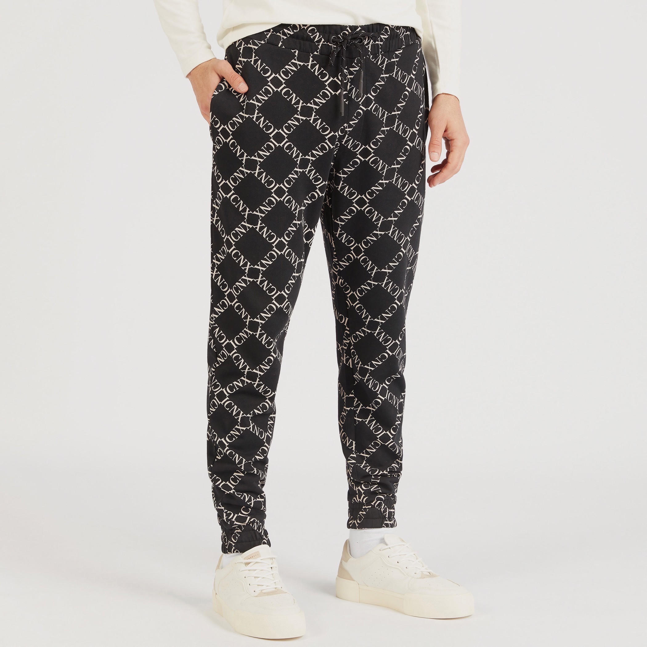 بنطلون رياضي بخصر متوسط الارتفاع ورباط إغلاق وجيوب وطبعات-men-clothing-bottoms-joggers-image-4
