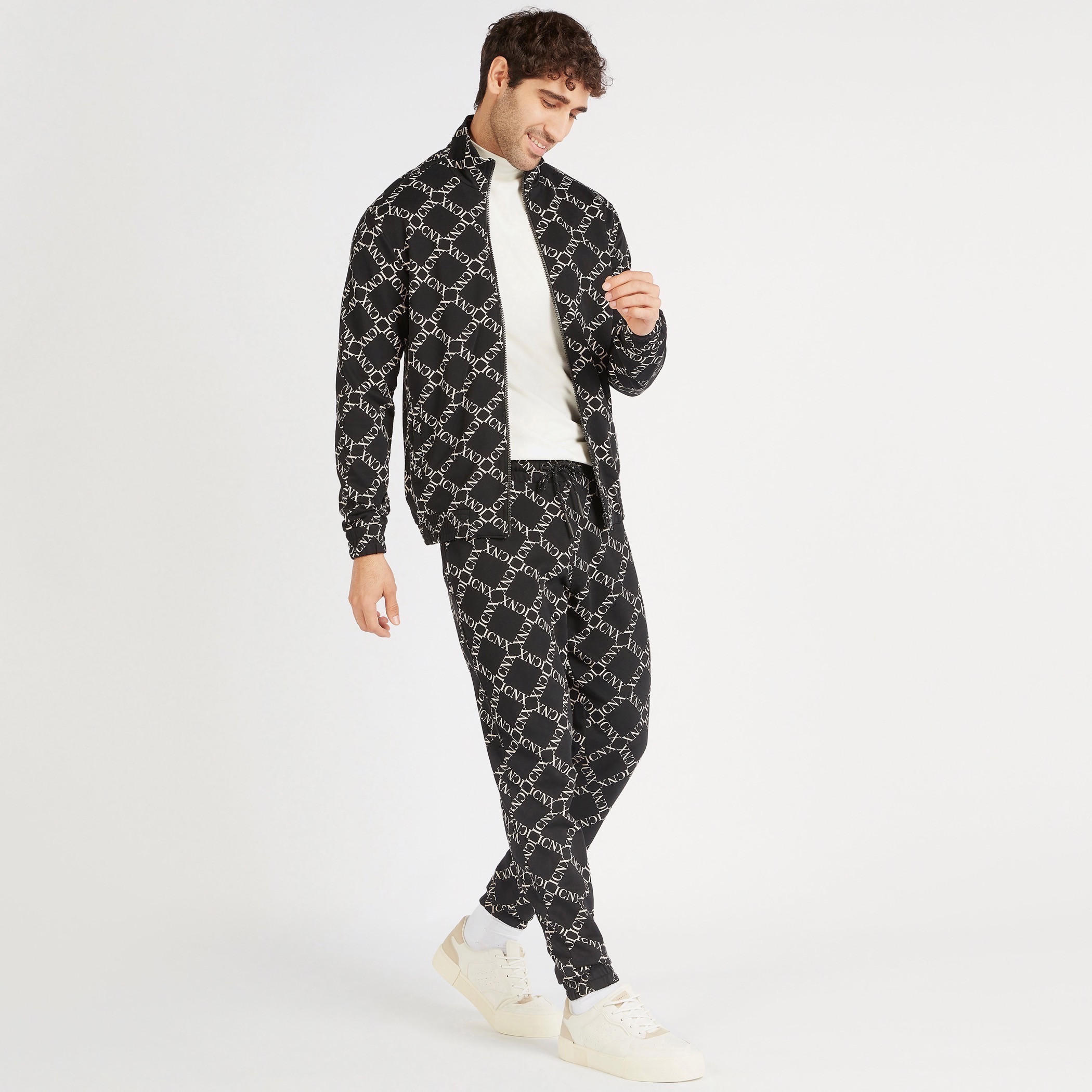 بنطلون رياضي بخصر متوسط الارتفاع ورباط إغلاق وجيوب وطبعات-men-clothing-bottoms-joggers-image-3