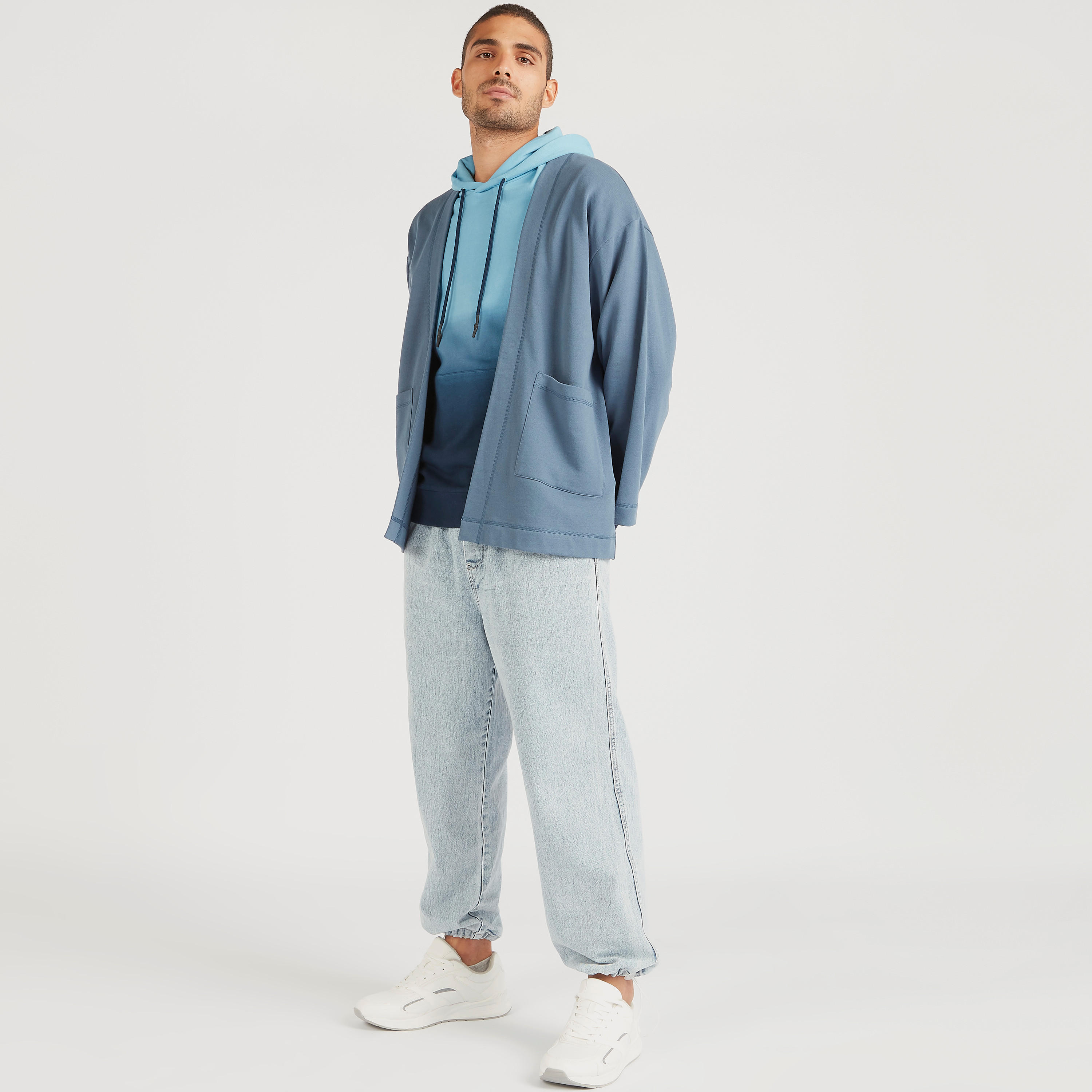 بنطلون رياضي دنيم بخصر منخفض ورباط إغلاق وجيوب-men-clothing-bottoms-joggers-image-6