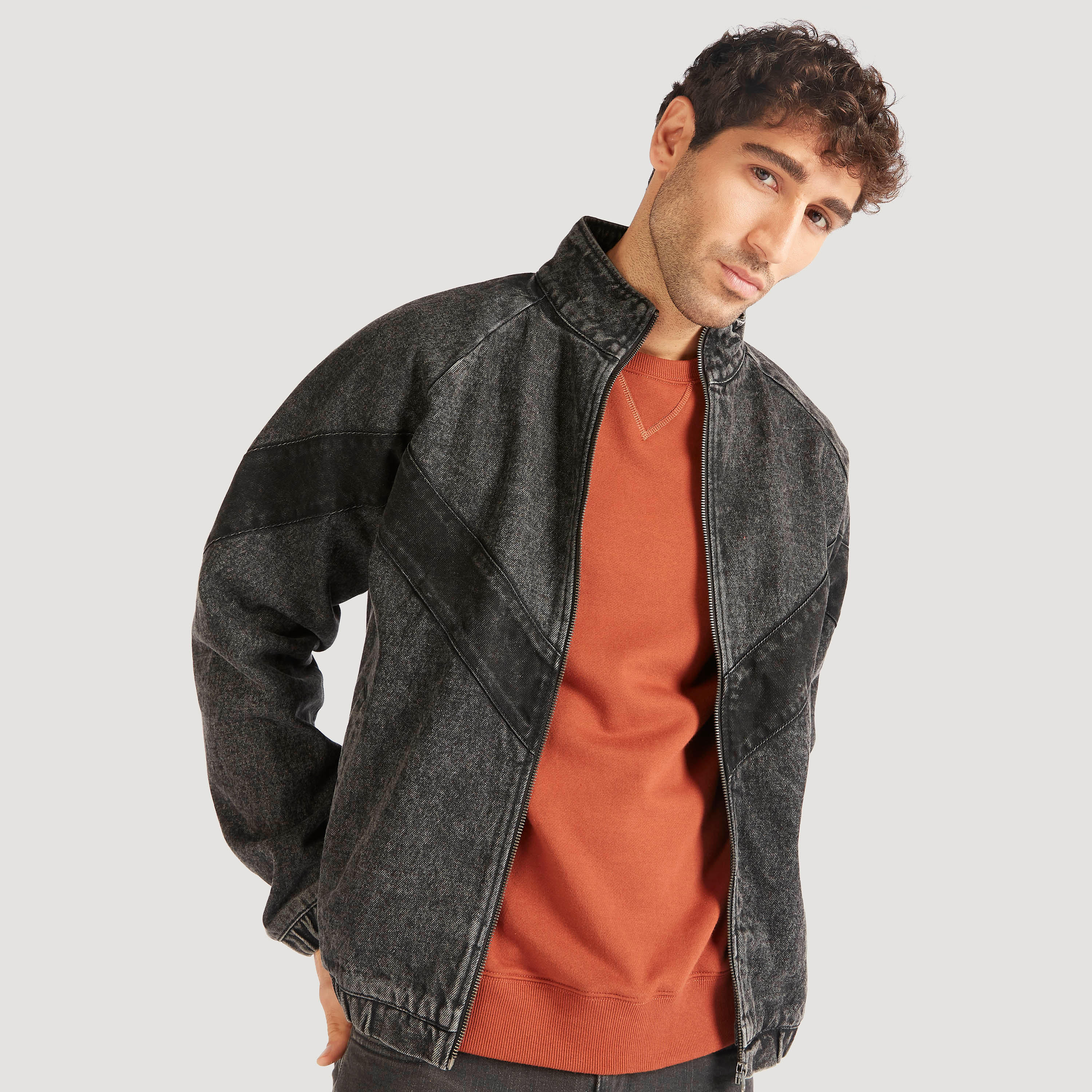 جاكيت دنيم سادة بسحّاب إغلاق وجيوب-men-clothing-jacketsandblazers-jackets-image-7