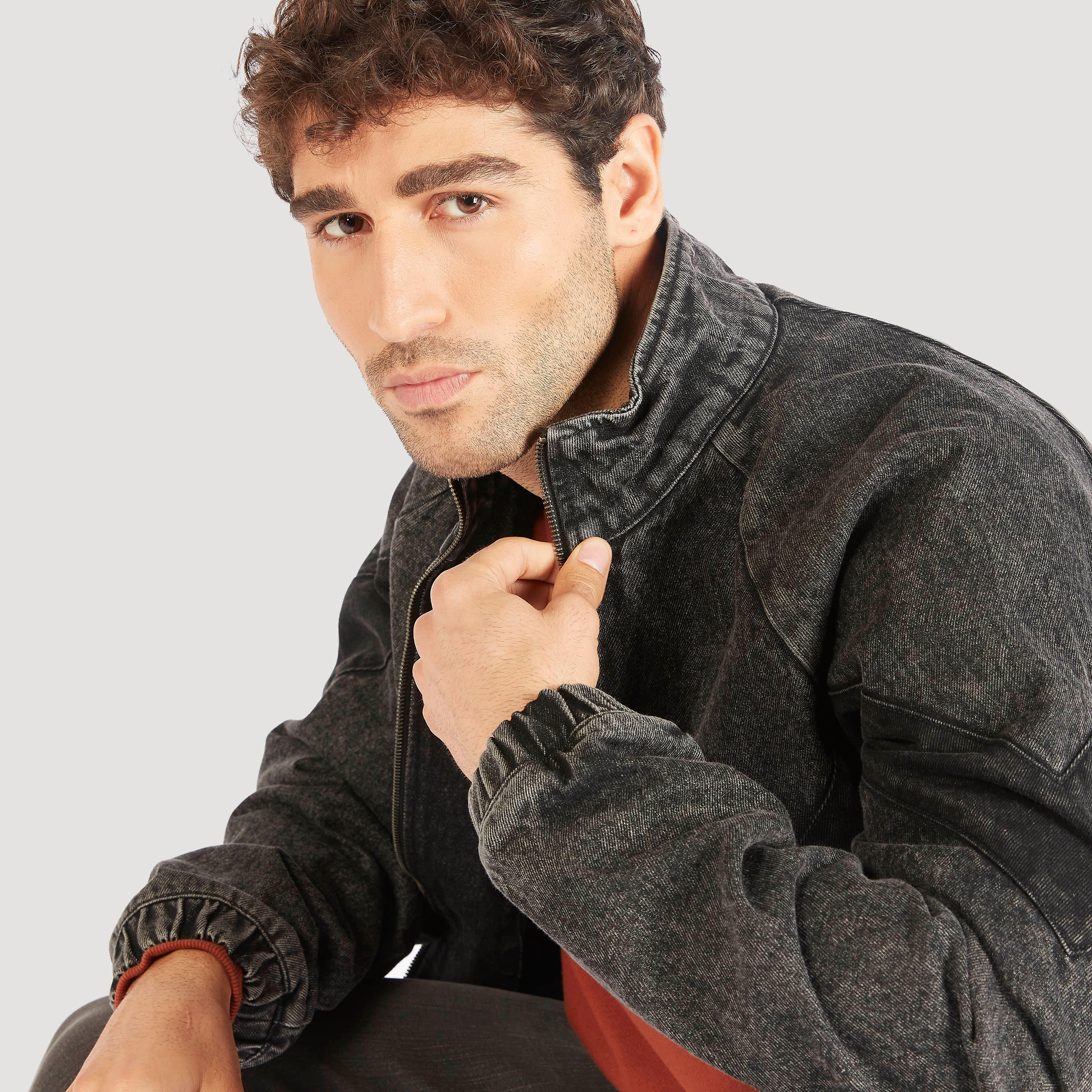 جاكيت دنيم سادة بسحّاب إغلاق وجيوب-men-clothing-jacketsandblazers-jackets-image-3