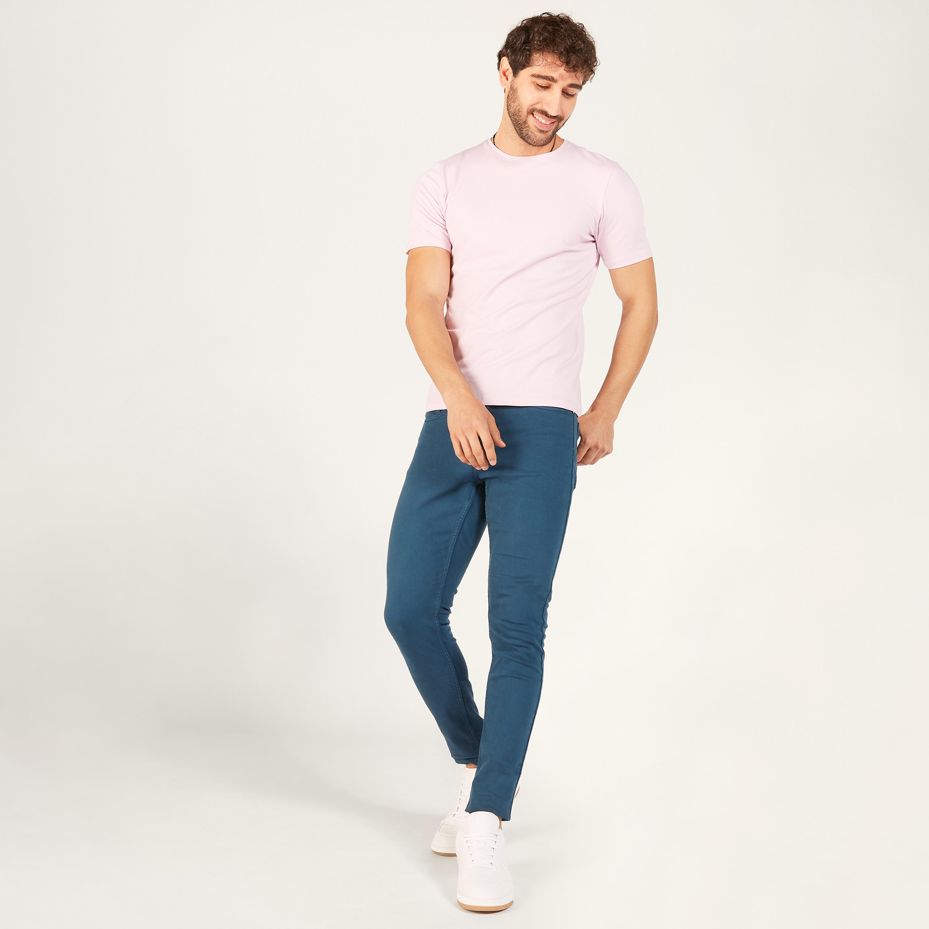 بنطلون جينز دنيم سادة بخصر متوسط الارتفاع وزر إغلاق وجيوب-men-clothing-bottoms-jeans-image-7