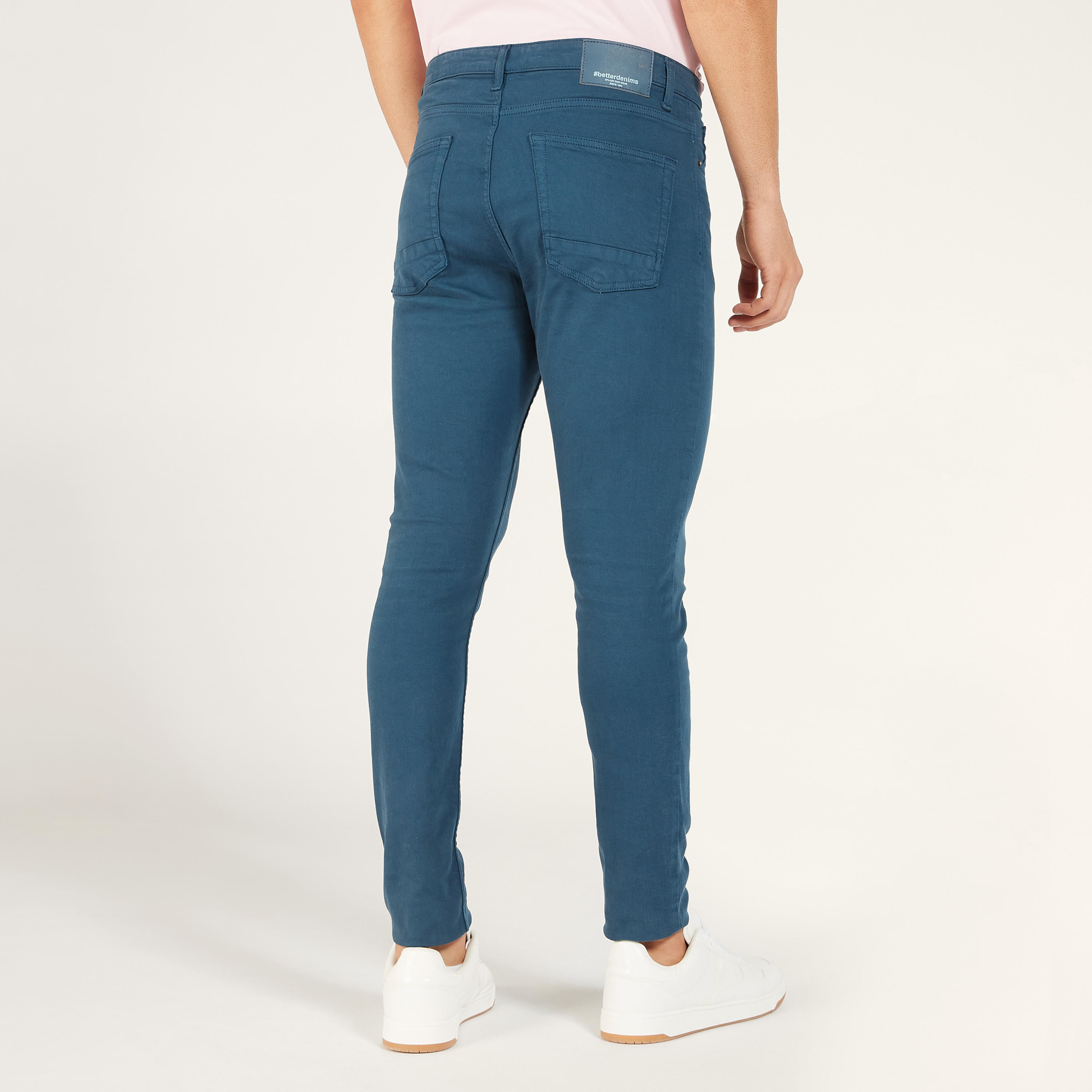 بنطلون جينز دنيم سادة بخصر متوسط الارتفاع وزر إغلاق وجيوب-men-clothing-bottoms-jeans-image-9