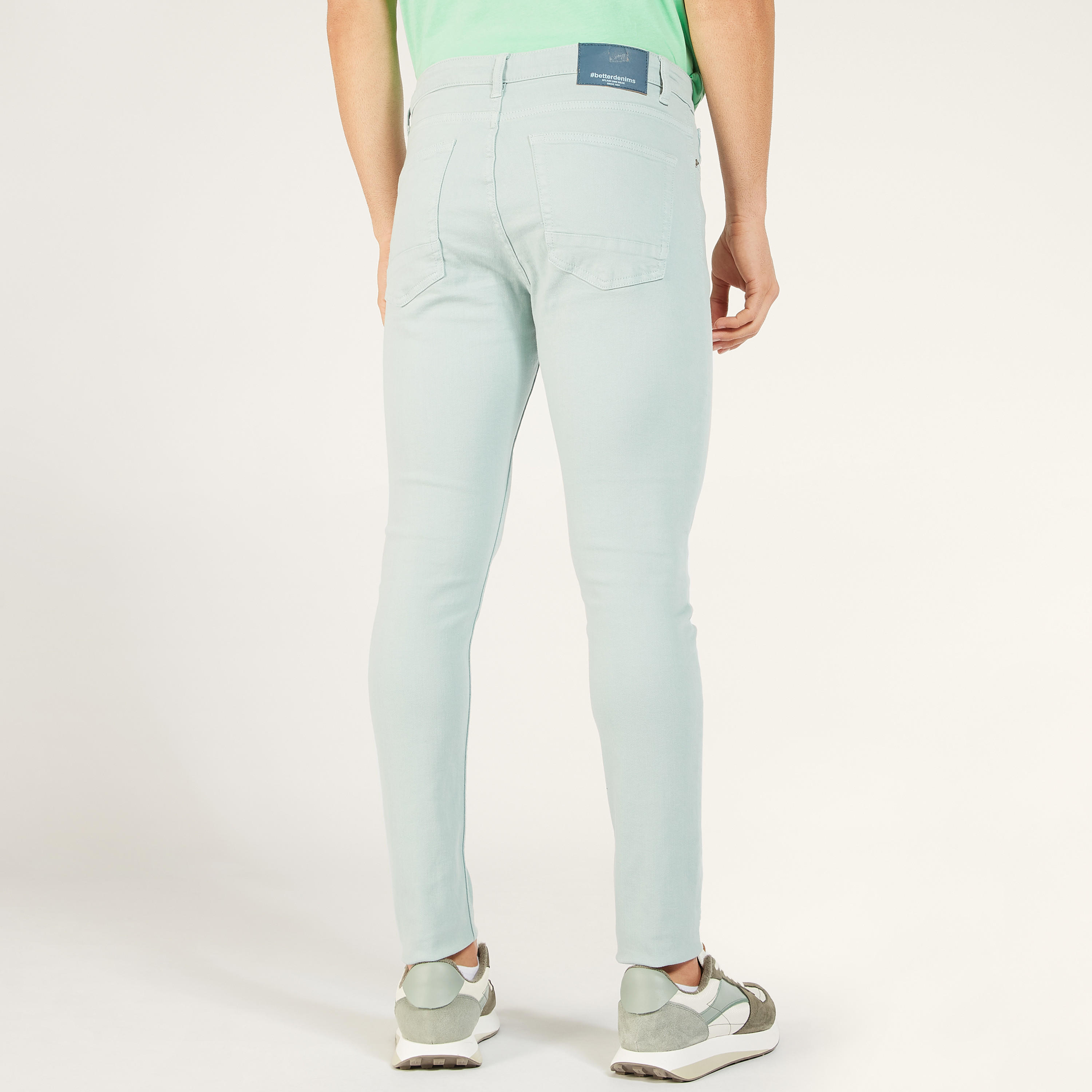 بنطلون جينز دنيم سادة بخصر متوسط الارتفاع وزر إغلاق وجيوب-men-clothing-bottoms-jeans-image-13