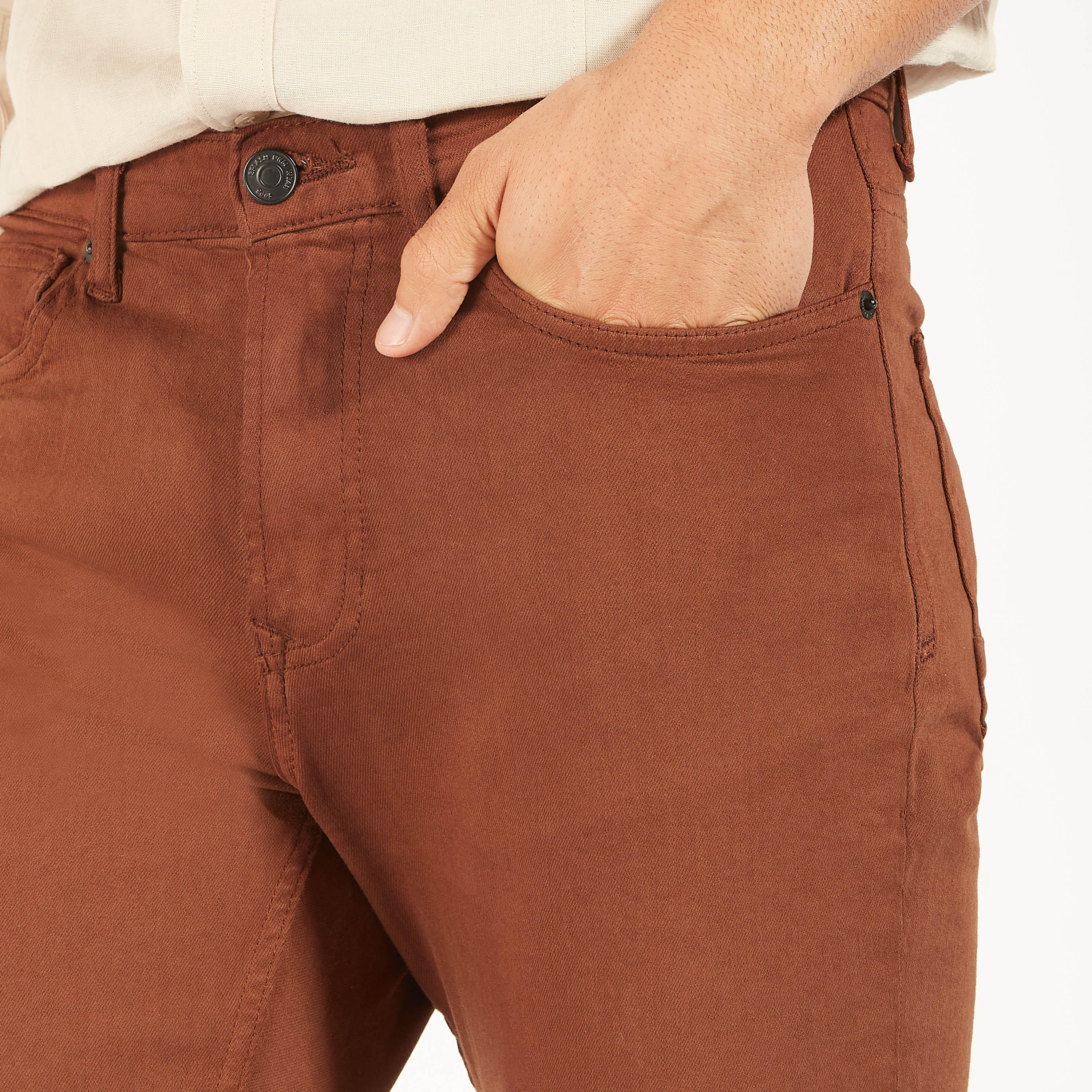 بنطلون جينز دنيم سادة بخصر متوسط الارتفاع وزر إغلاق وجيوب-men-clothing-bottoms-jeans-image-17