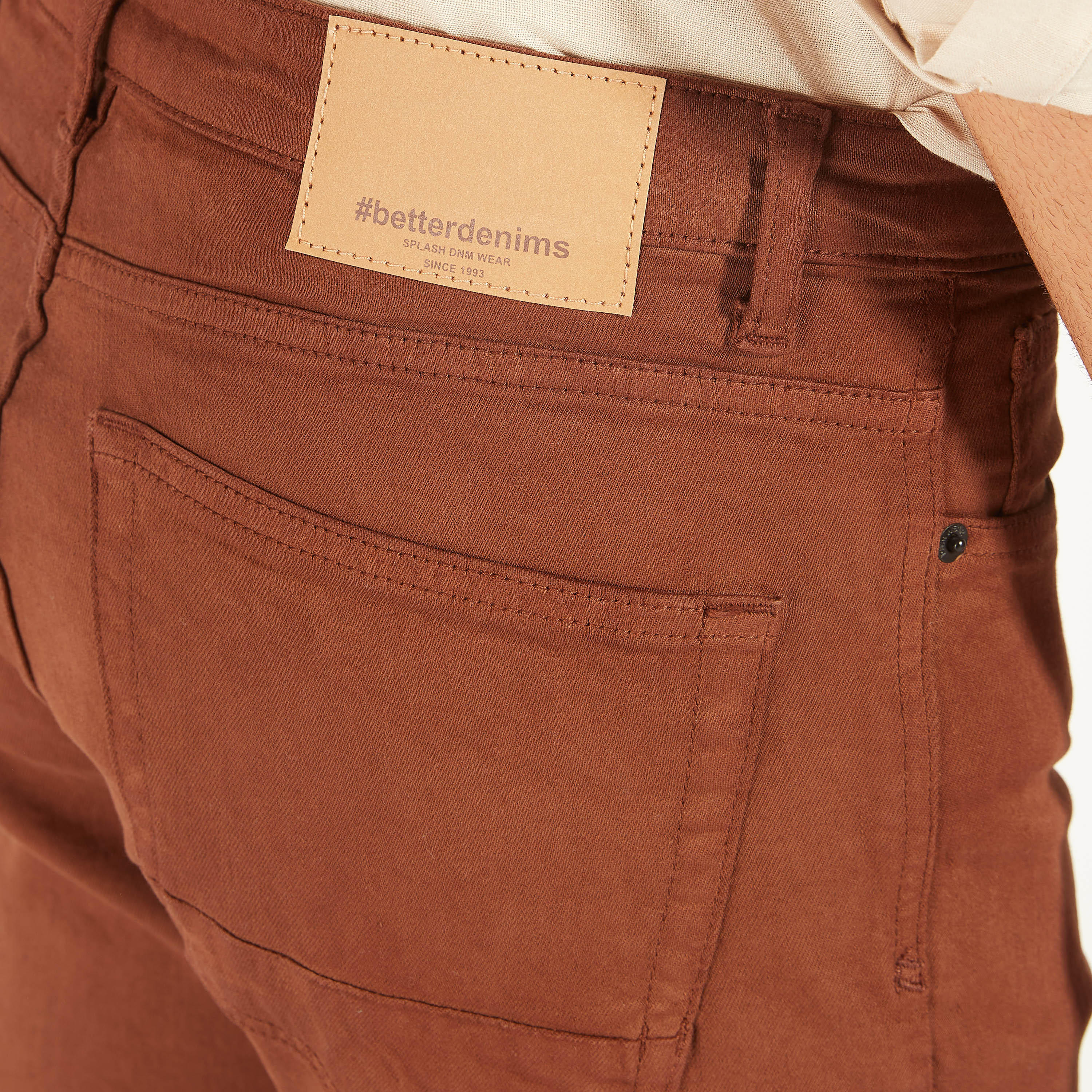 بنطلون جينز دنيم سادة بخصر متوسط الارتفاع وزر إغلاق وجيوب-men-clothing-bottoms-jeans-image-19
