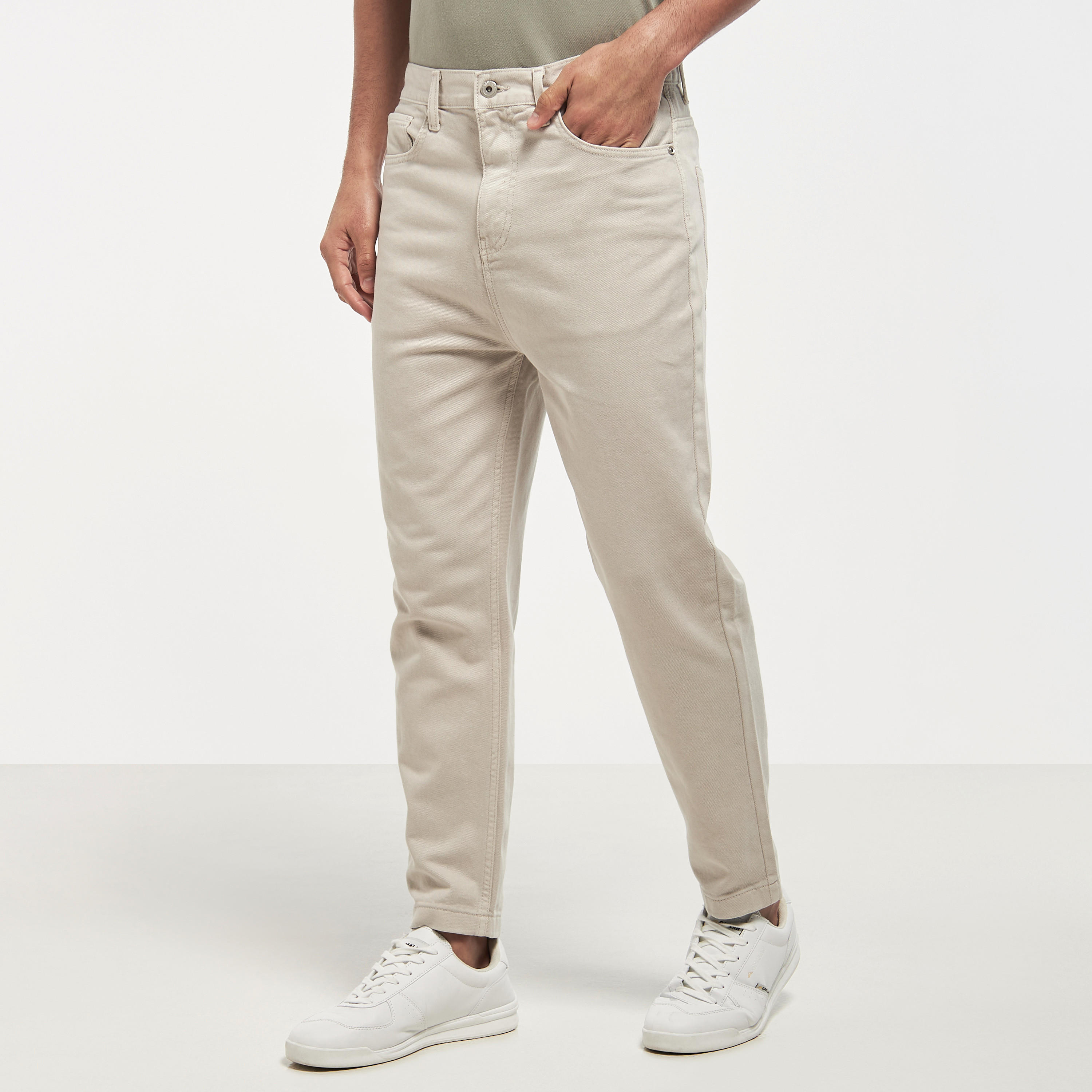 بنطلون جينز مريح بجيوب-men-clothing-bottoms-jeans-image-1
