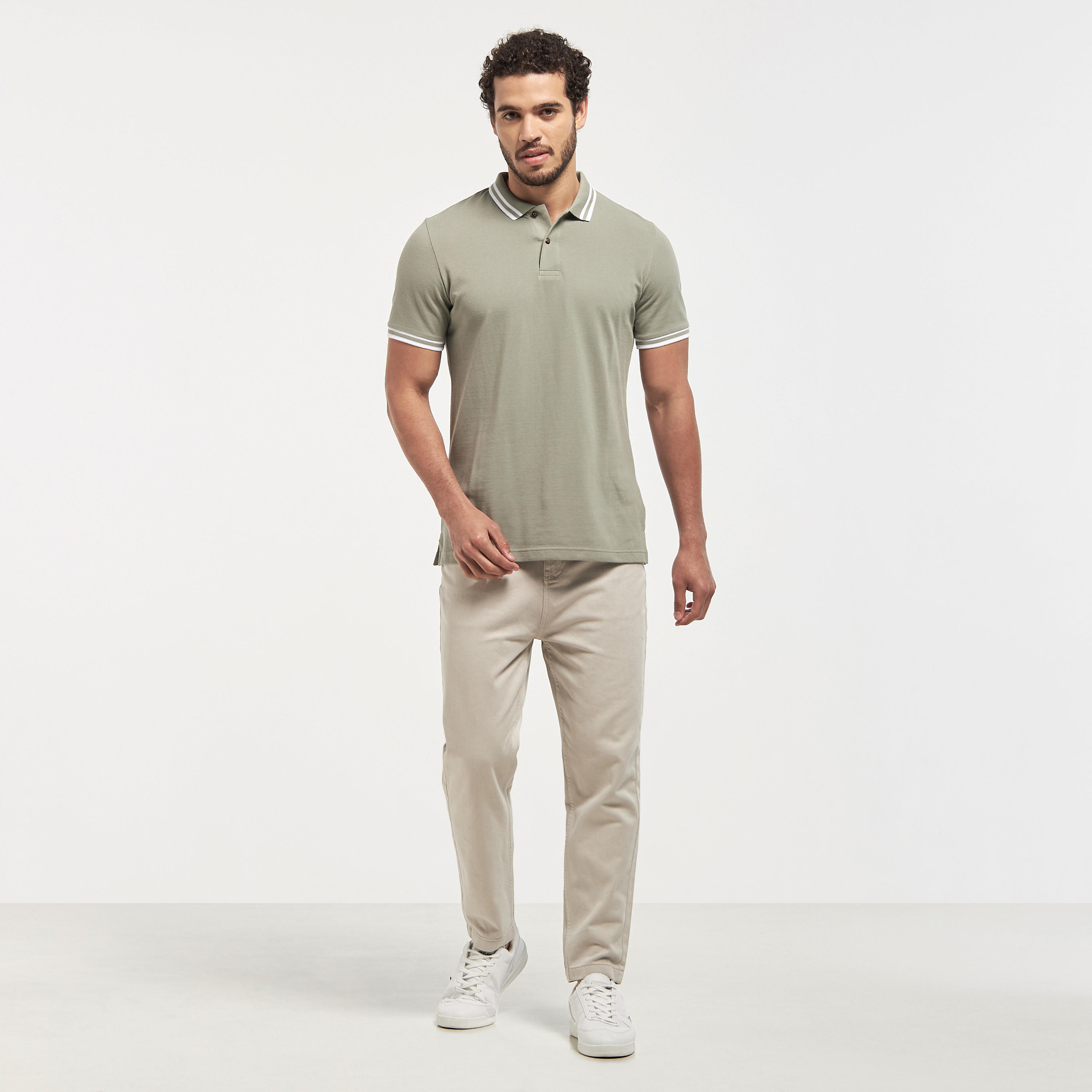 بنطلون جينز مريح بجيوب-men-clothing-bottoms-jeans-image-2