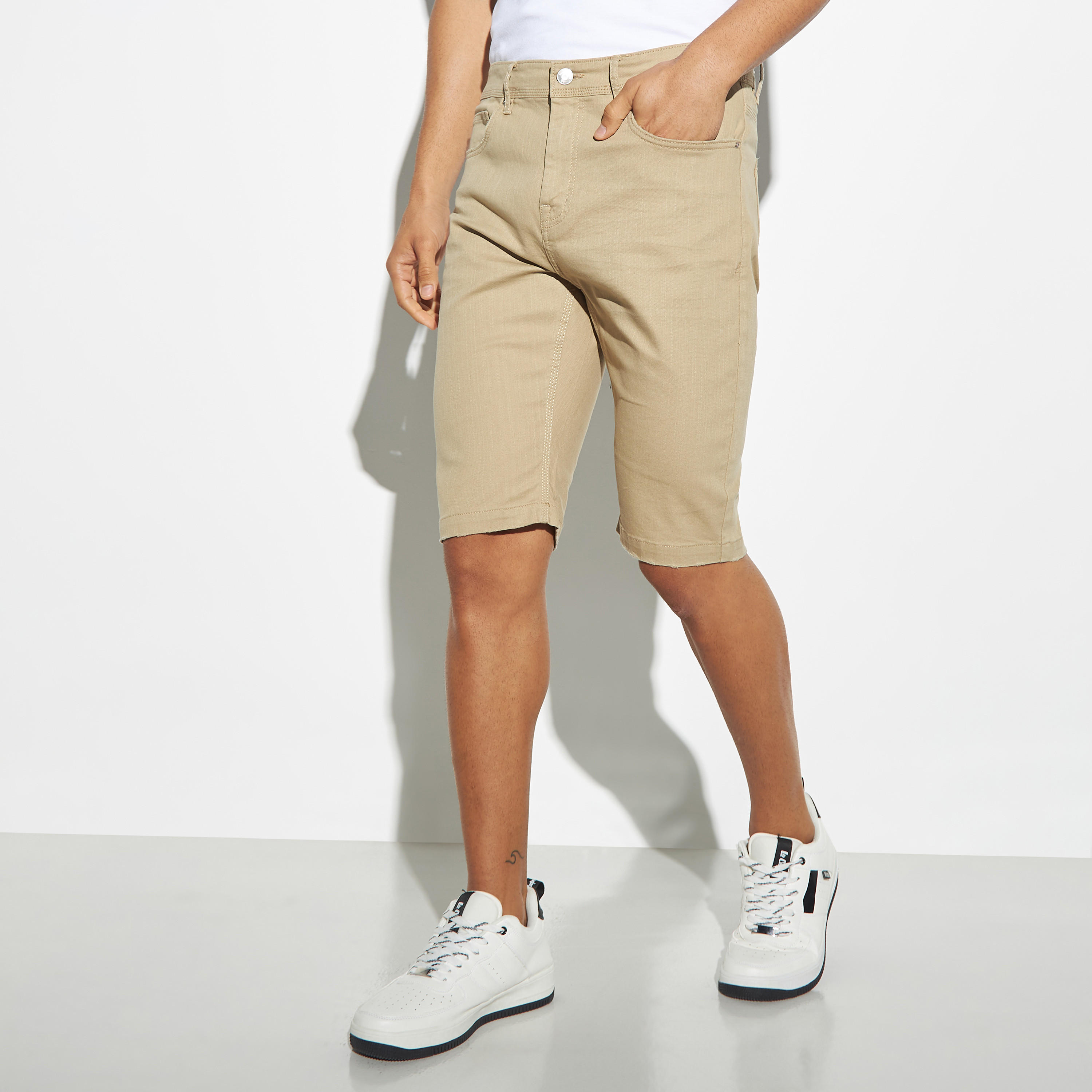 شورت دينم سادة بجيوب-men-clothing-bottoms-shorts-image-1