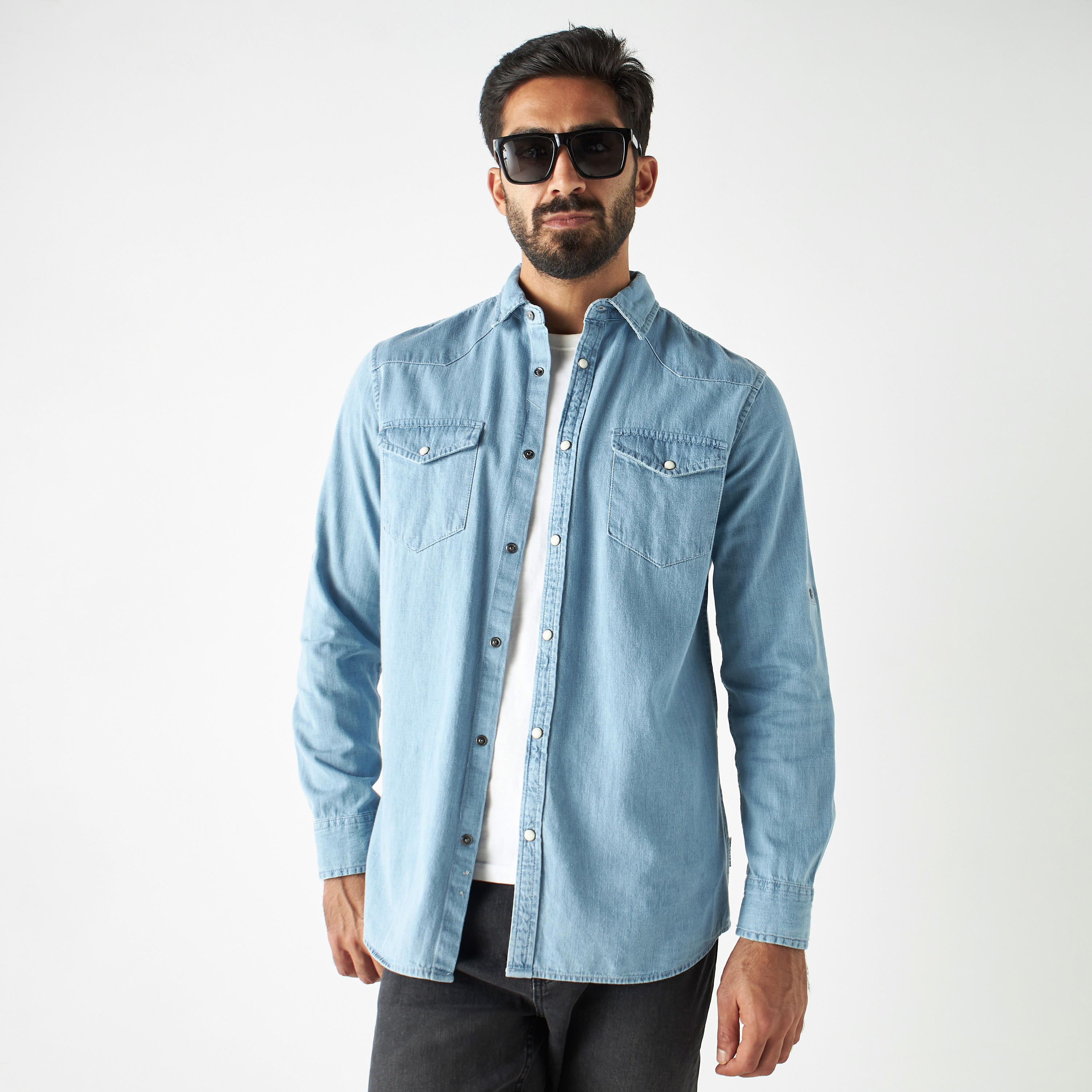 قميص دنيم سادة بأكمام طويلة وجيوب-men-clothing-shirts-image-5