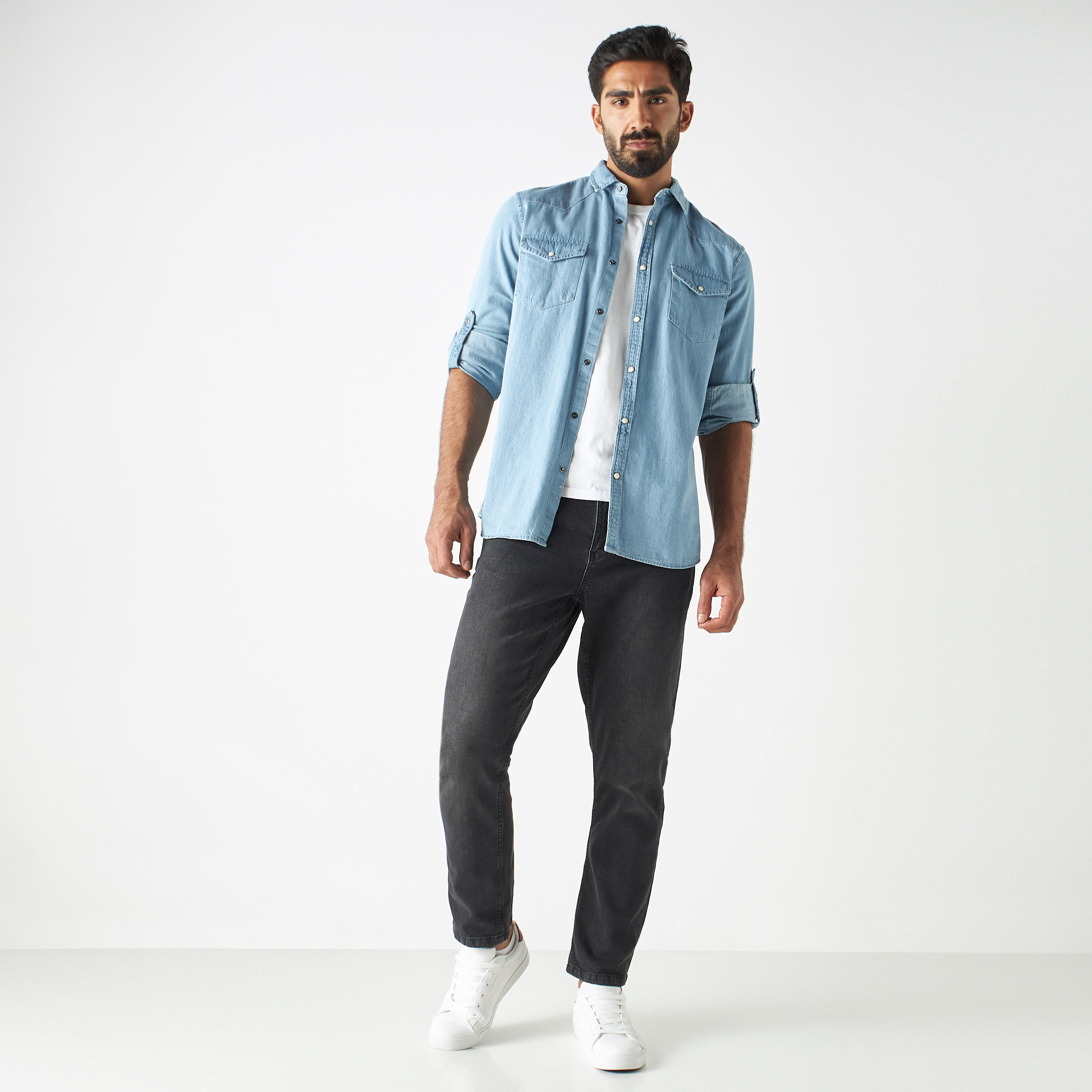 قميص دنيم سادة بأكمام طويلة وجيوب-men-clothing-shirts-image-4