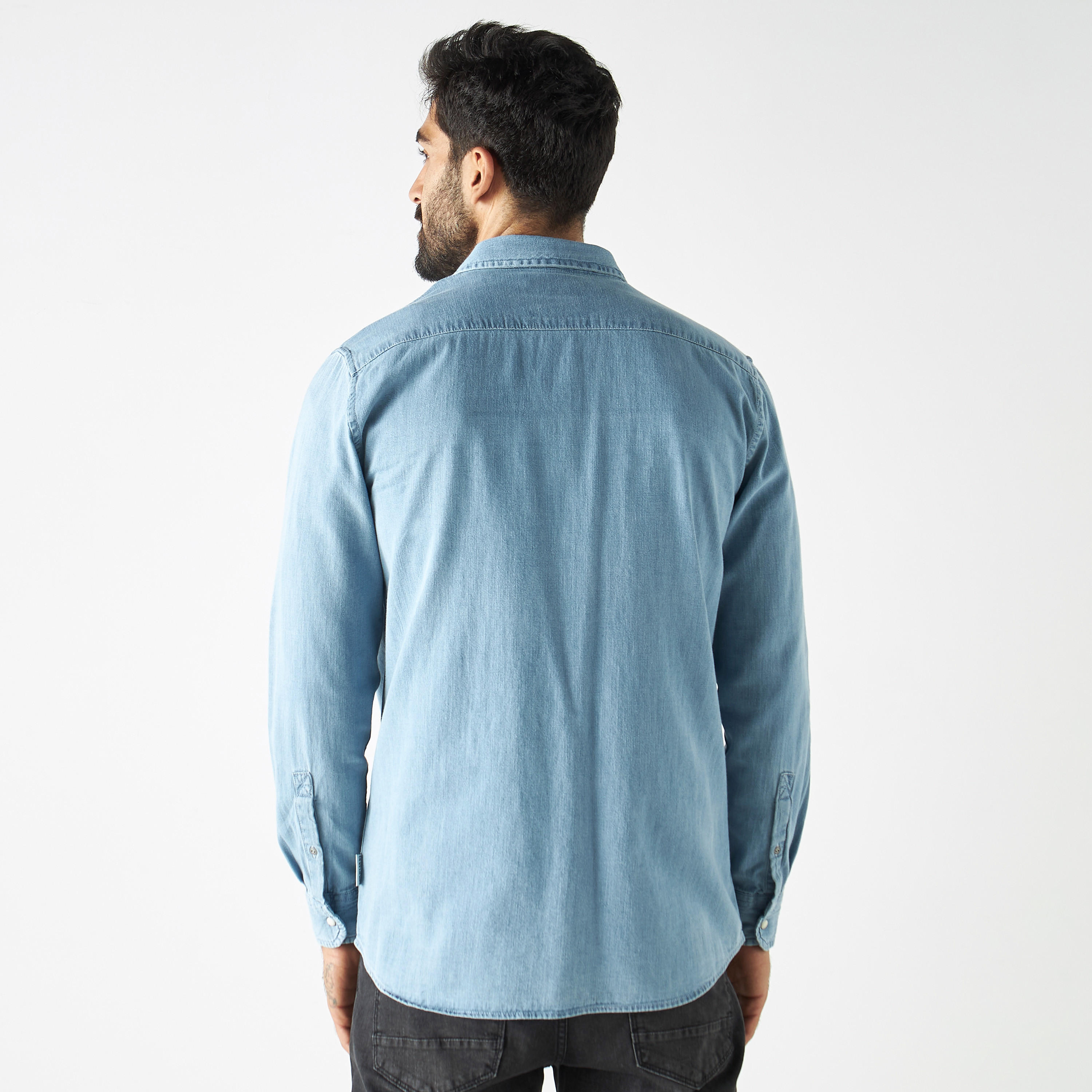 قميص دنيم سادة بأكمام طويلة وجيوب-men-clothing-shirts-image-3