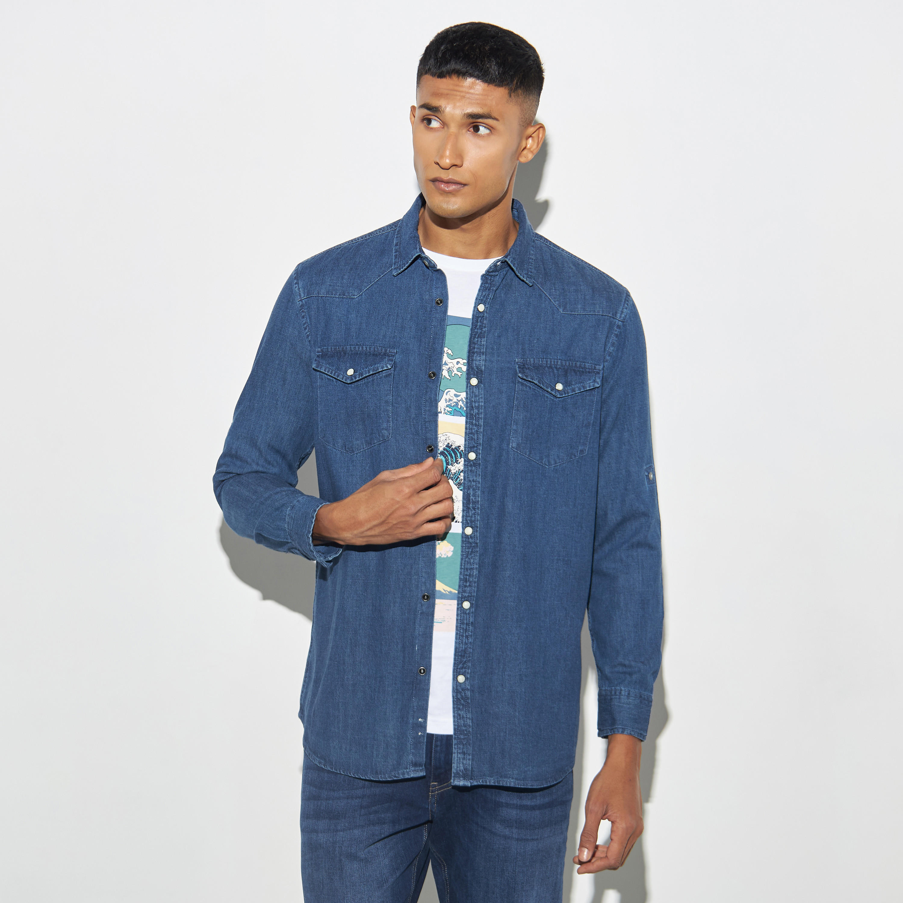 قميص دنيم سادة بجيوب وأكمام مثنية للأعلى-men-clothing-shirts-image-4