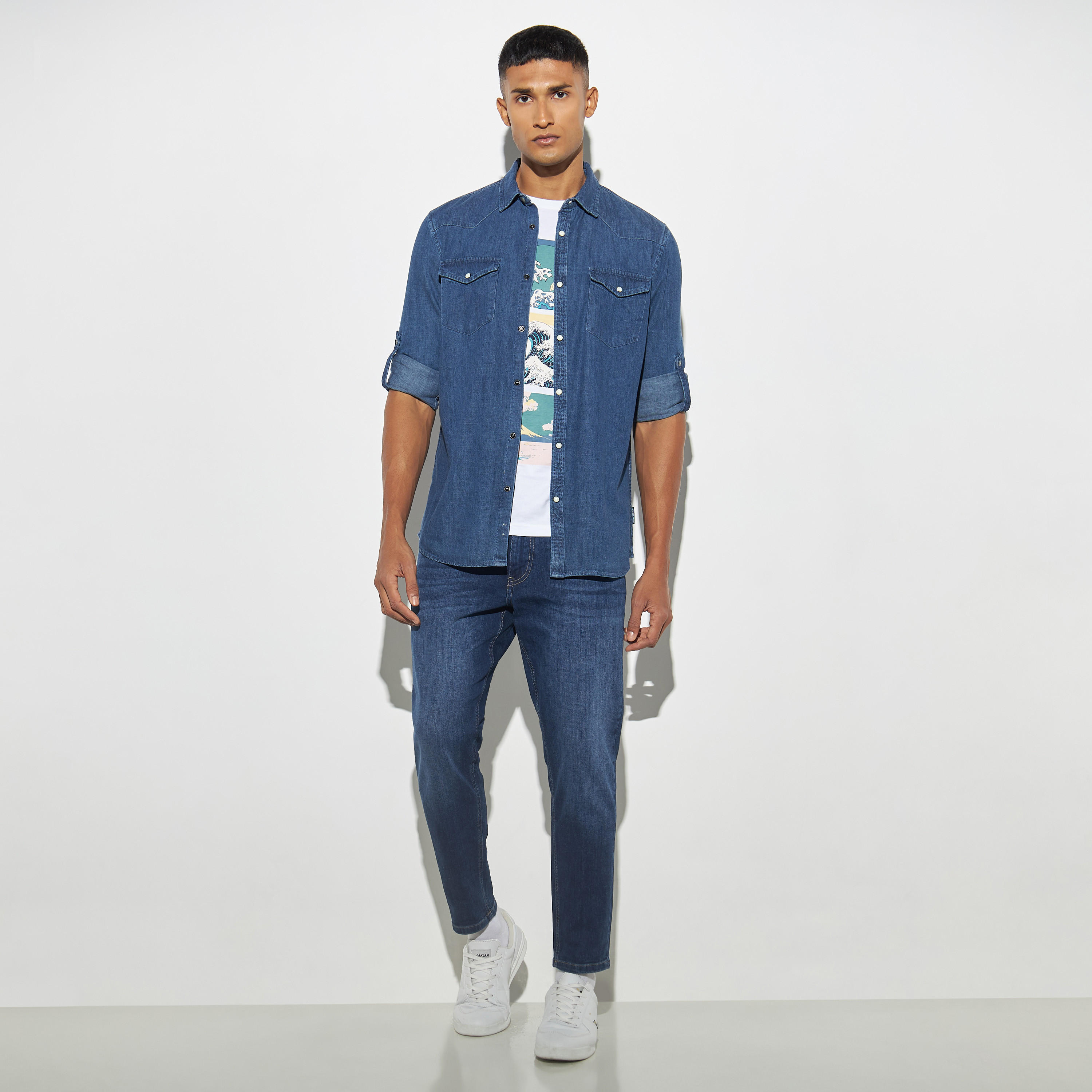 قميص دنيم سادة بجيوب وأكمام مثنية للأعلى-men-clothing-shirts-image-3