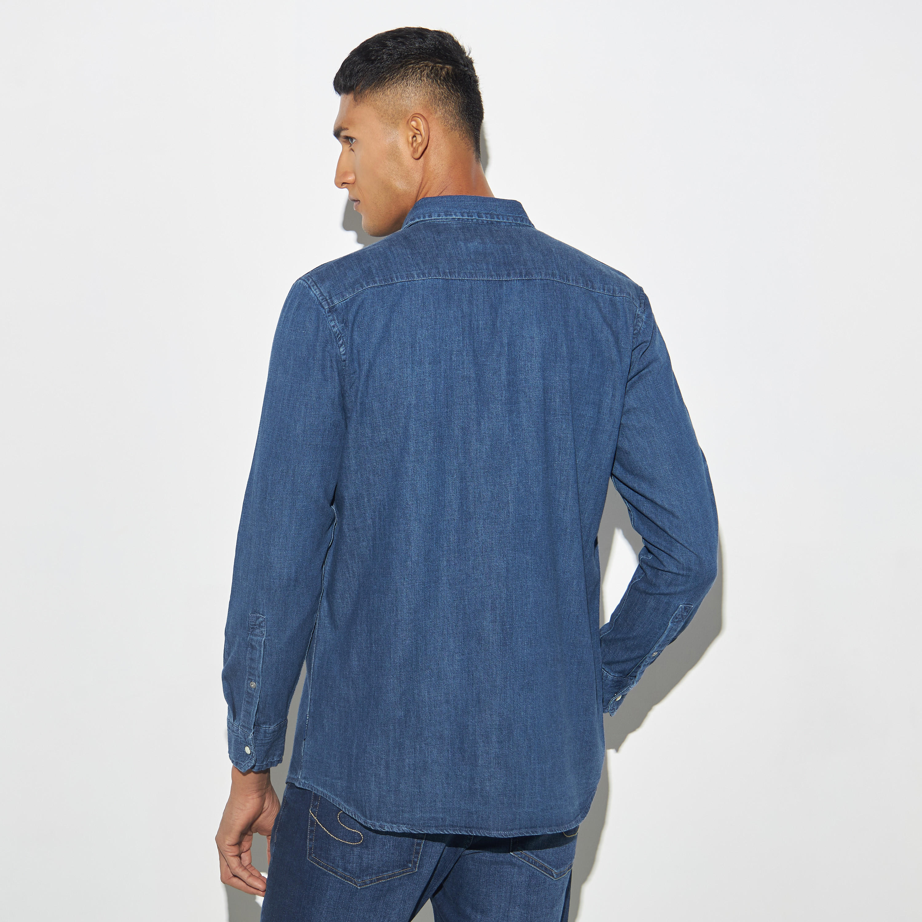 قميص دنيم سادة بجيوب وأكمام مثنية للأعلى-men-clothing-shirts-image-2