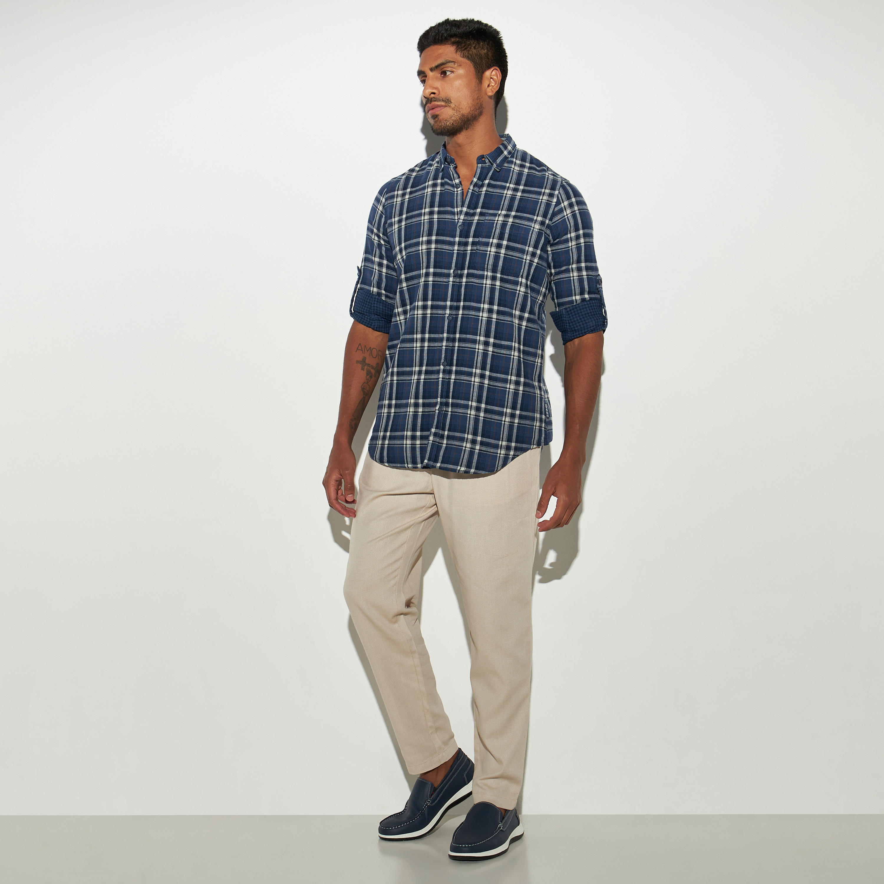 قميص كاروهات بياقة واسعة وأكمام طويلة-men-clothing-shirts-image-2