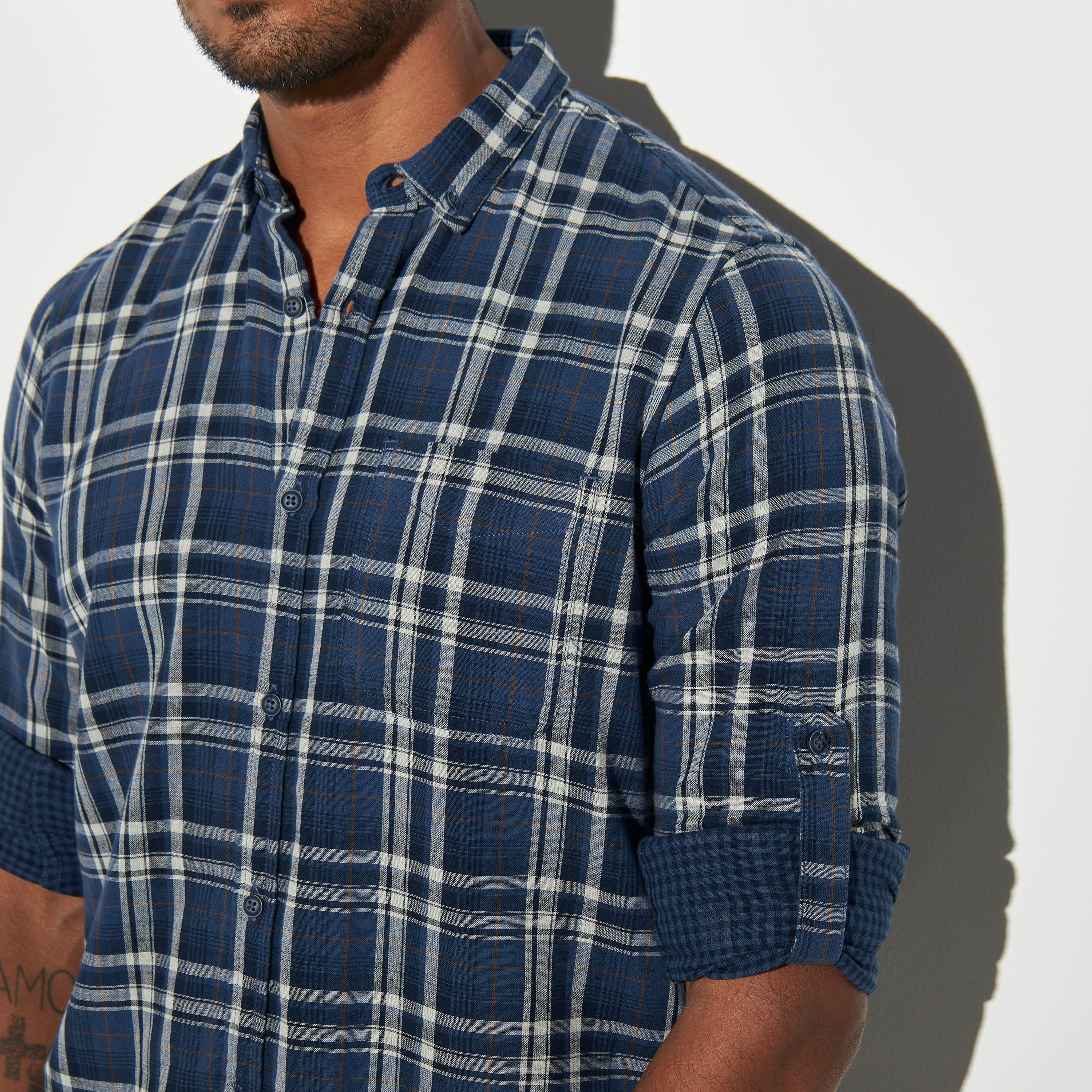 قميص كاروهات بياقة واسعة وأكمام طويلة-men-clothing-shirts-image-4