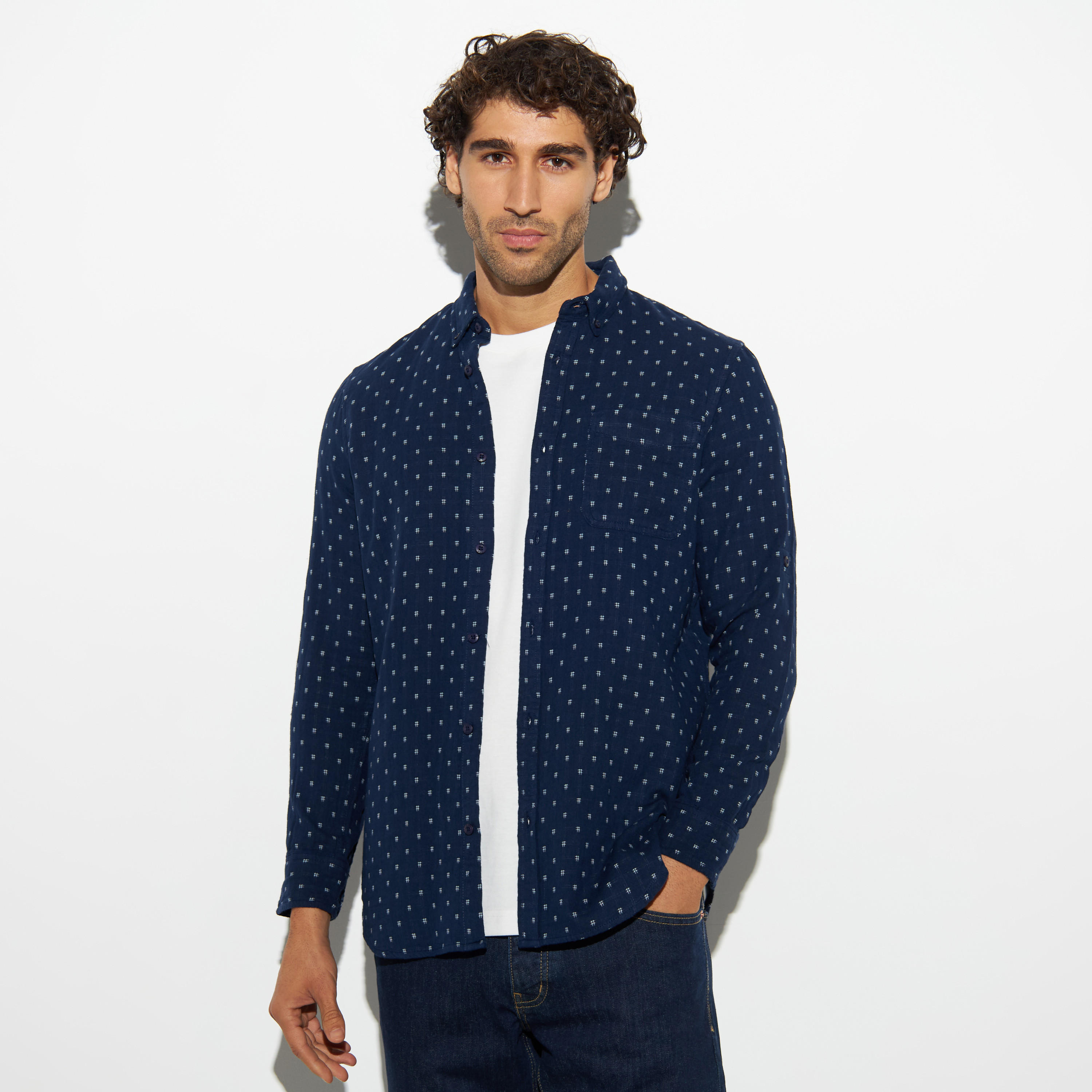قميص بياقة واسعة وأكمام طويلة وطبعات-men-clothing-shirts-image-1