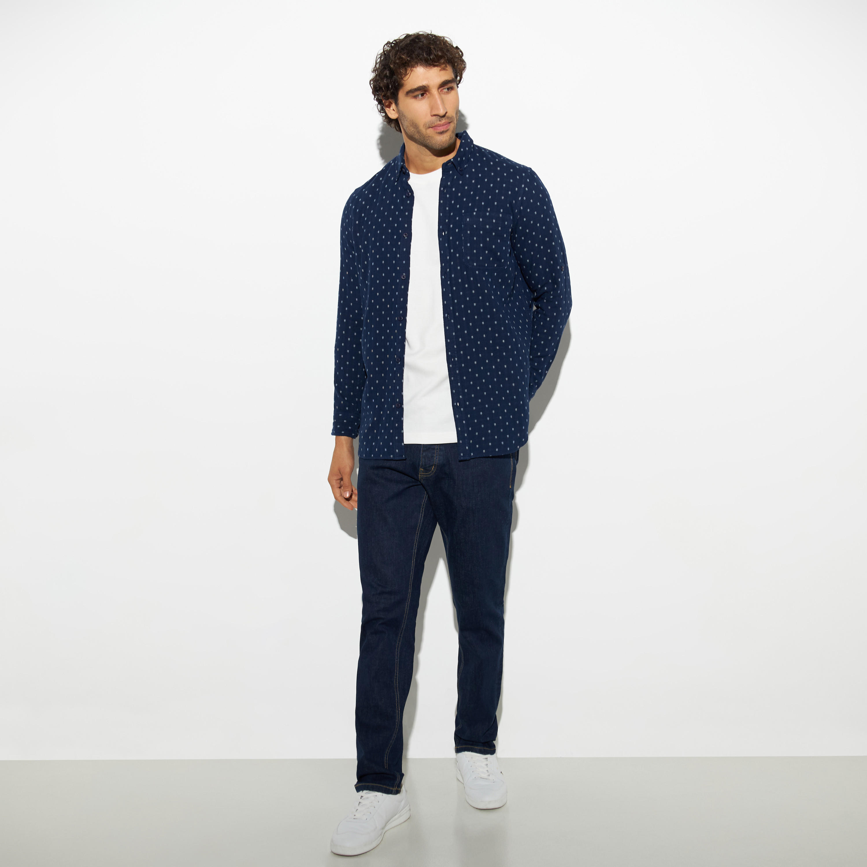 قميص بياقة واسعة وأكمام طويلة وطبعات-men-clothing-shirts-image-2